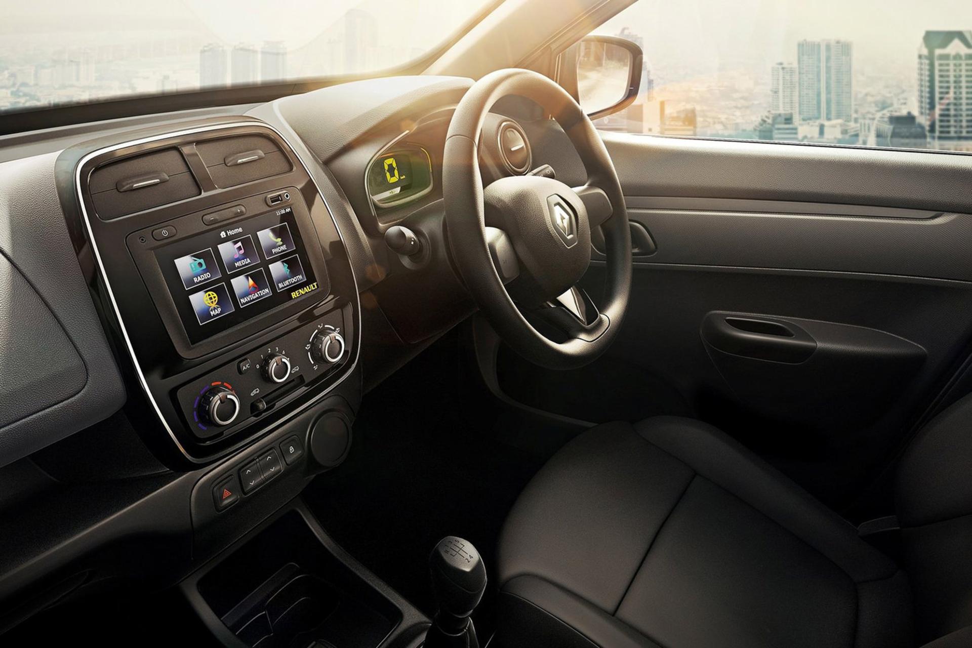 نمای داخلی رنو کوئید و کنسول مرکزی / Renault Kwid 2015