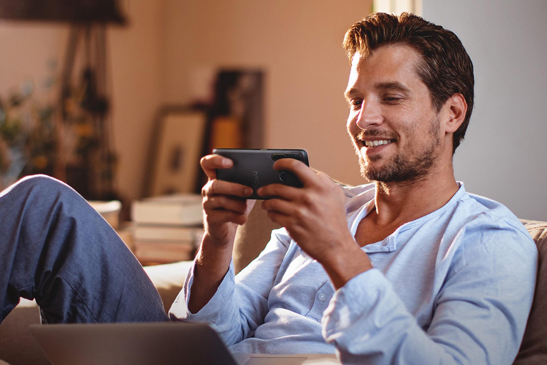 گوشی اچ تی سی دیزایر 20 پرو نمای پشت و جلو / HTC Desire 20 Pro