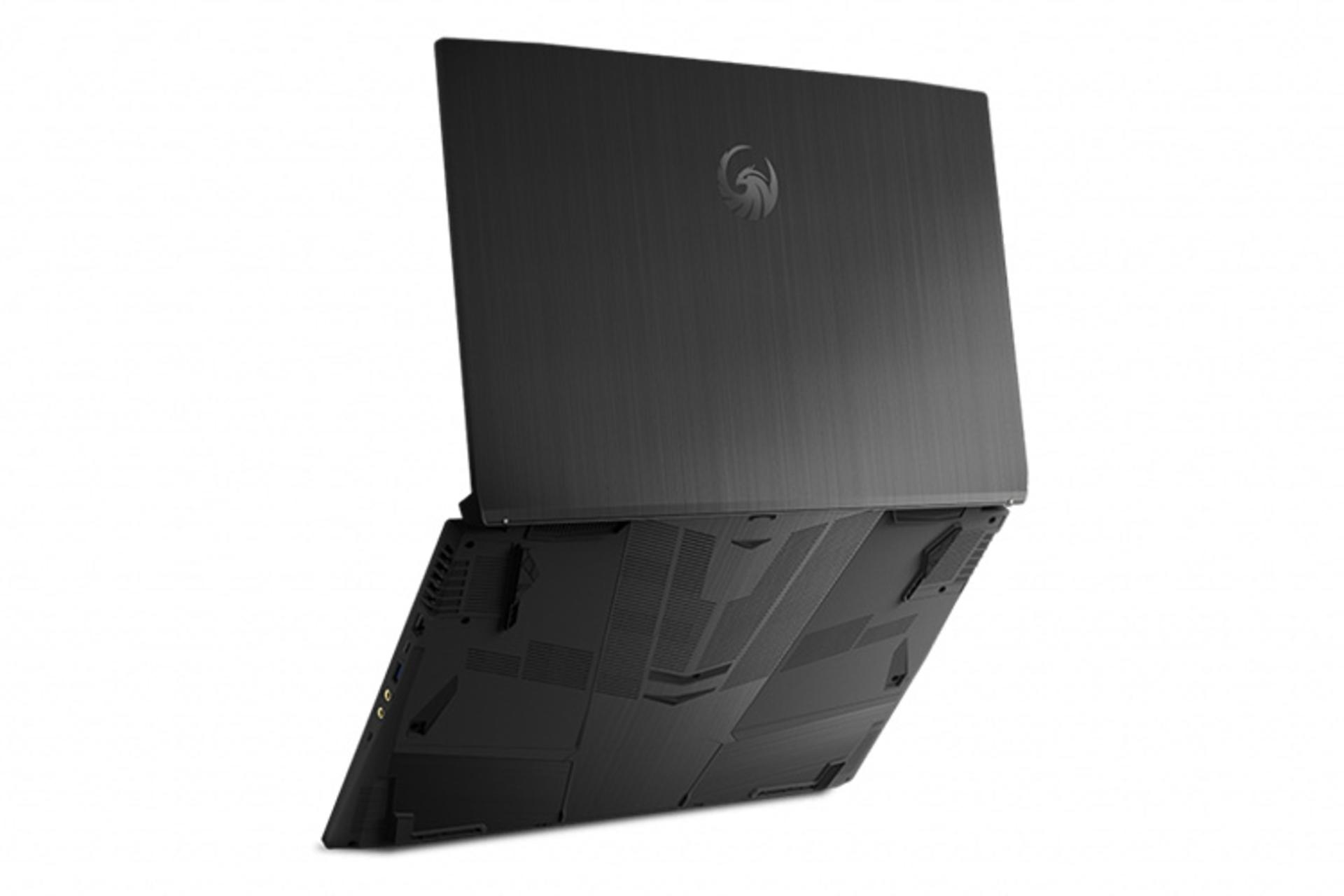 لپ تاپ ام اس آی براوو 17 از نمای جلو با صفحه روشن از نمای پشت