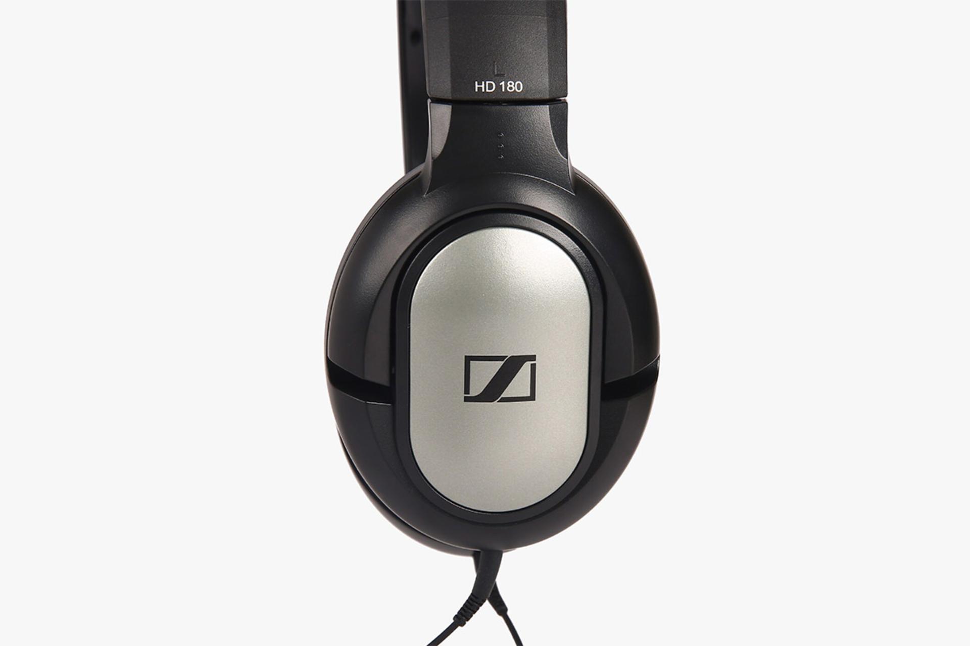 نمای کنار و چپ هدفون سنهایزر HD180