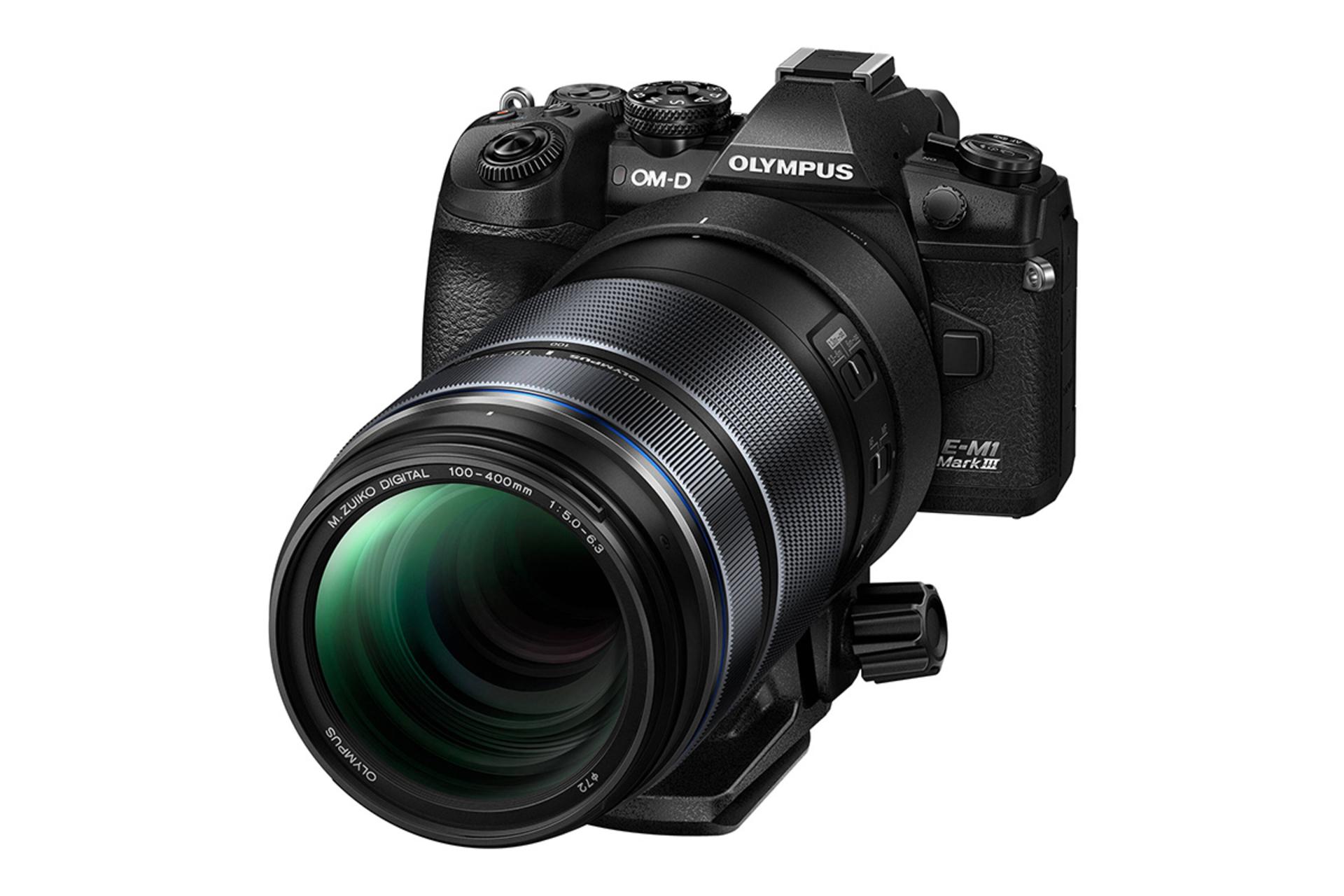 لنز الیمپوس M.Zuiko Digital ED در حالت بسته روی دوربین