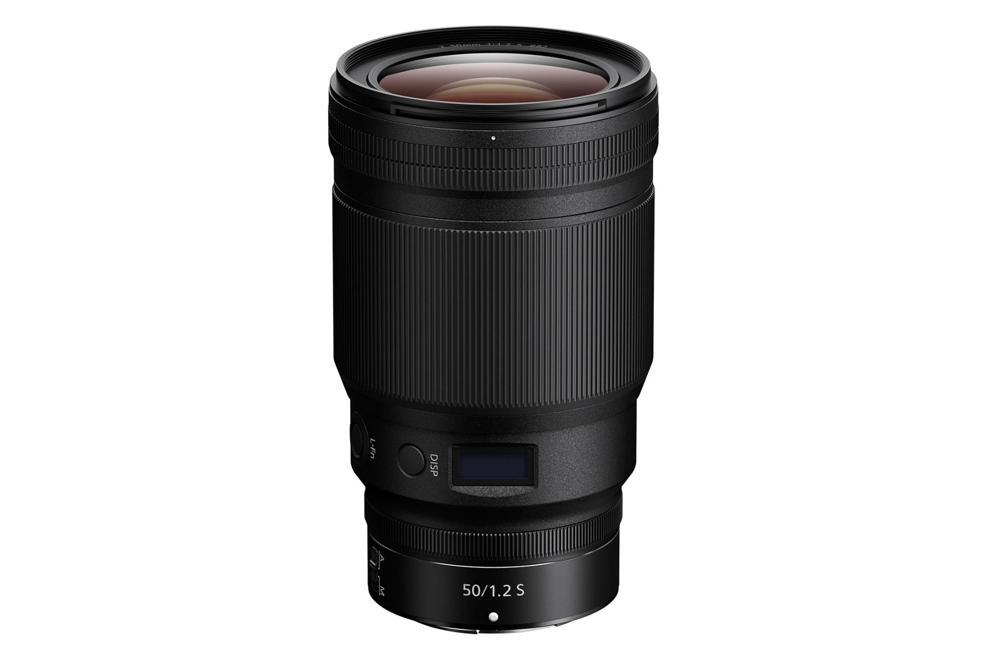 لنز نیکون نیکور Z 50mm F1.2 S در حالت ایستاده