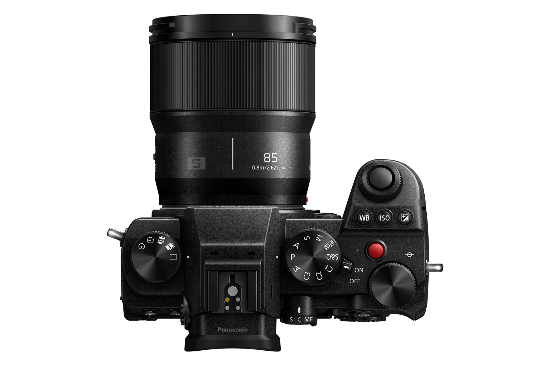 نمای بالا لنز پاناسونیک لومیکس اس 85 میلی‌متری F1.8 در حالت متصل به دوربین