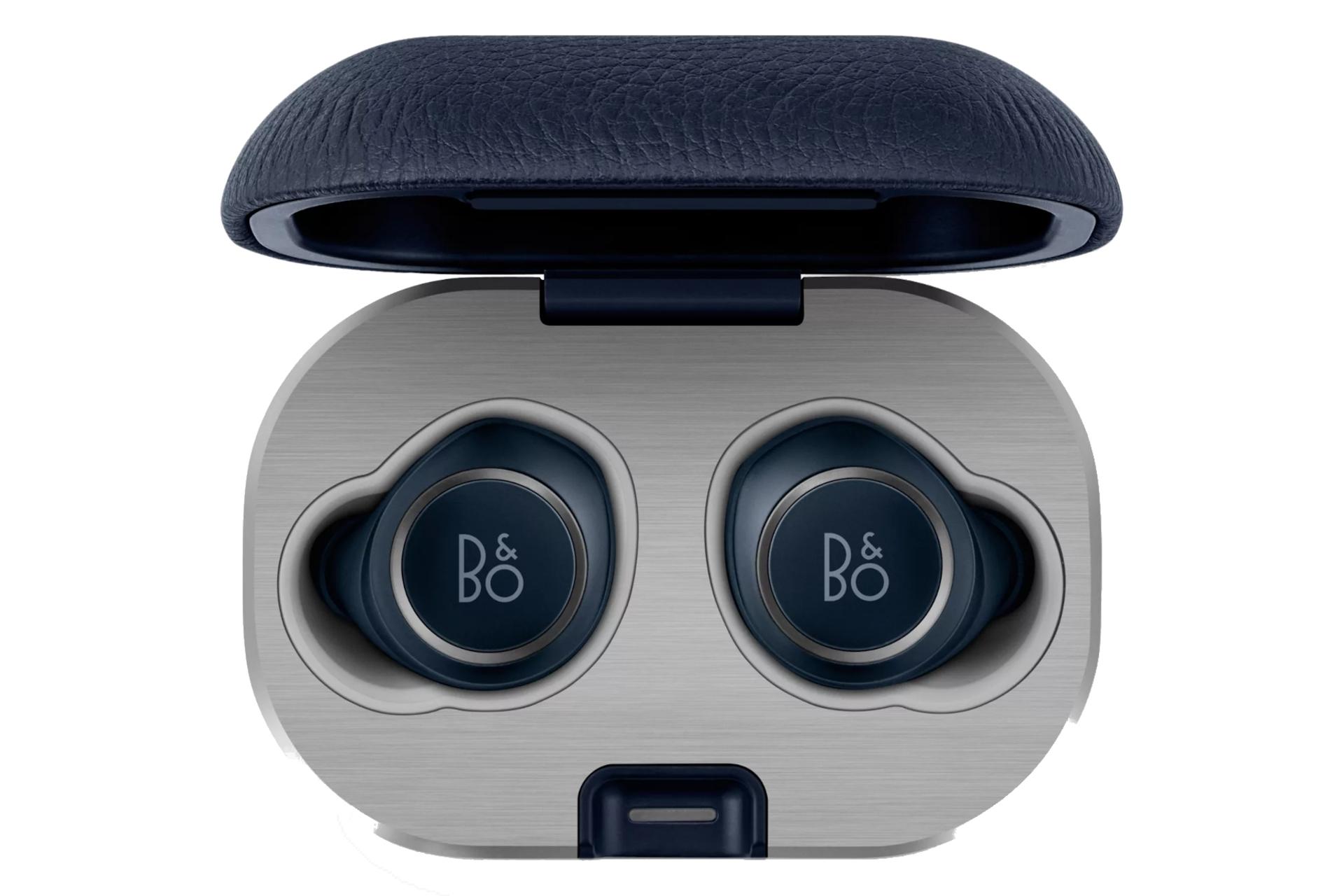 نمای بالا محفظه شارژ هدفون بی سیم بنگ اند اولافسن Beoplay E8 نسل دوم Bang & Olufsen Beoplay E8 2.0