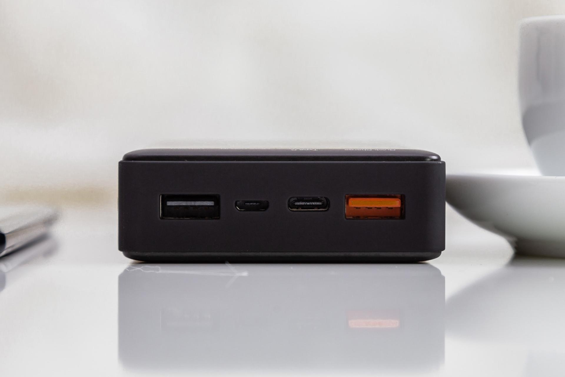 درگاه پاور بانک انرجایزر UE20015CQ با ظرفیت 20000 میلی‌آمپر ساعت Energizer UE20015CQ 20000mAh مشکی