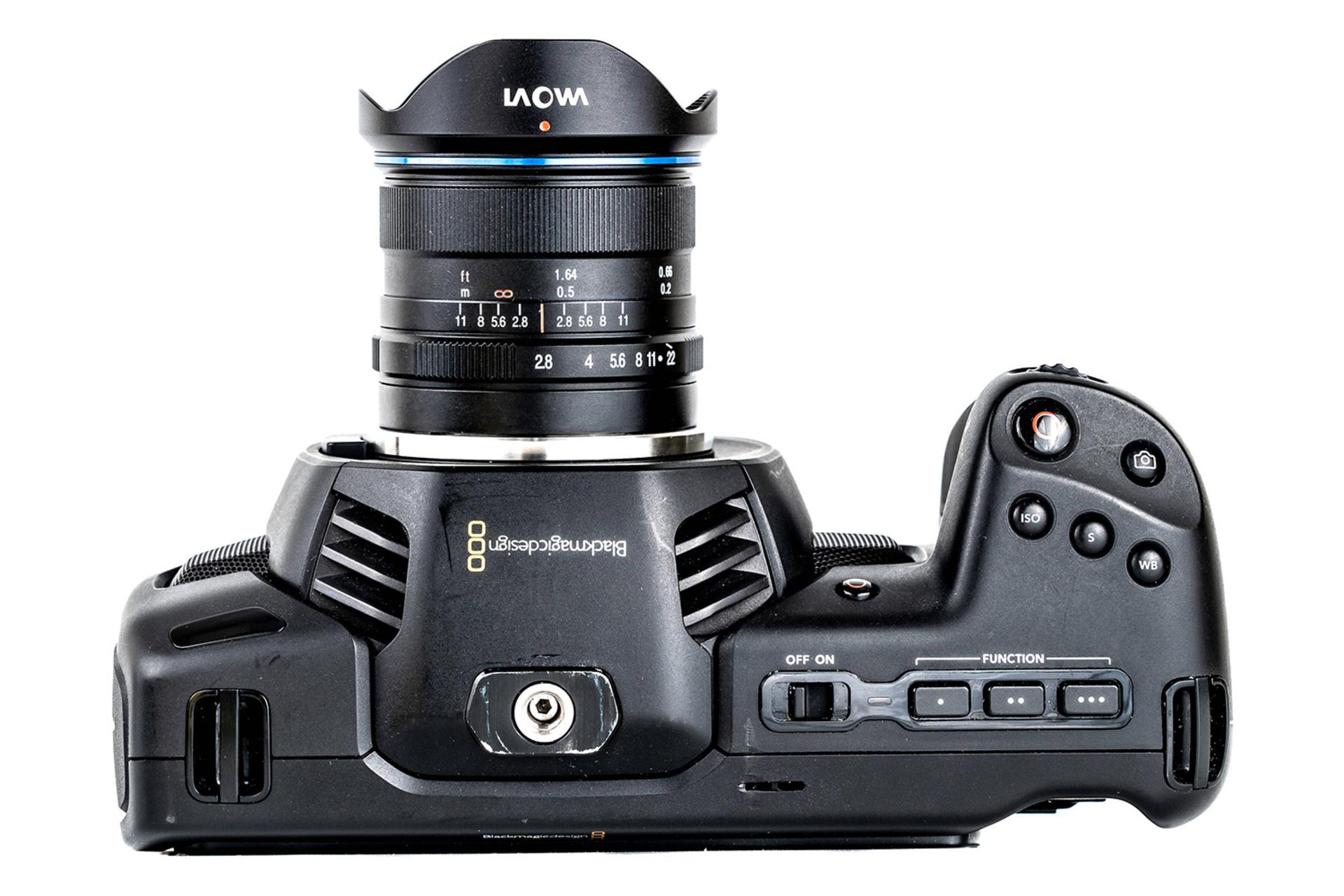 لنز ونوس لائووا 10 میلی‌متری F2 برای مانت میکرو چهار سوم از نمای بالا