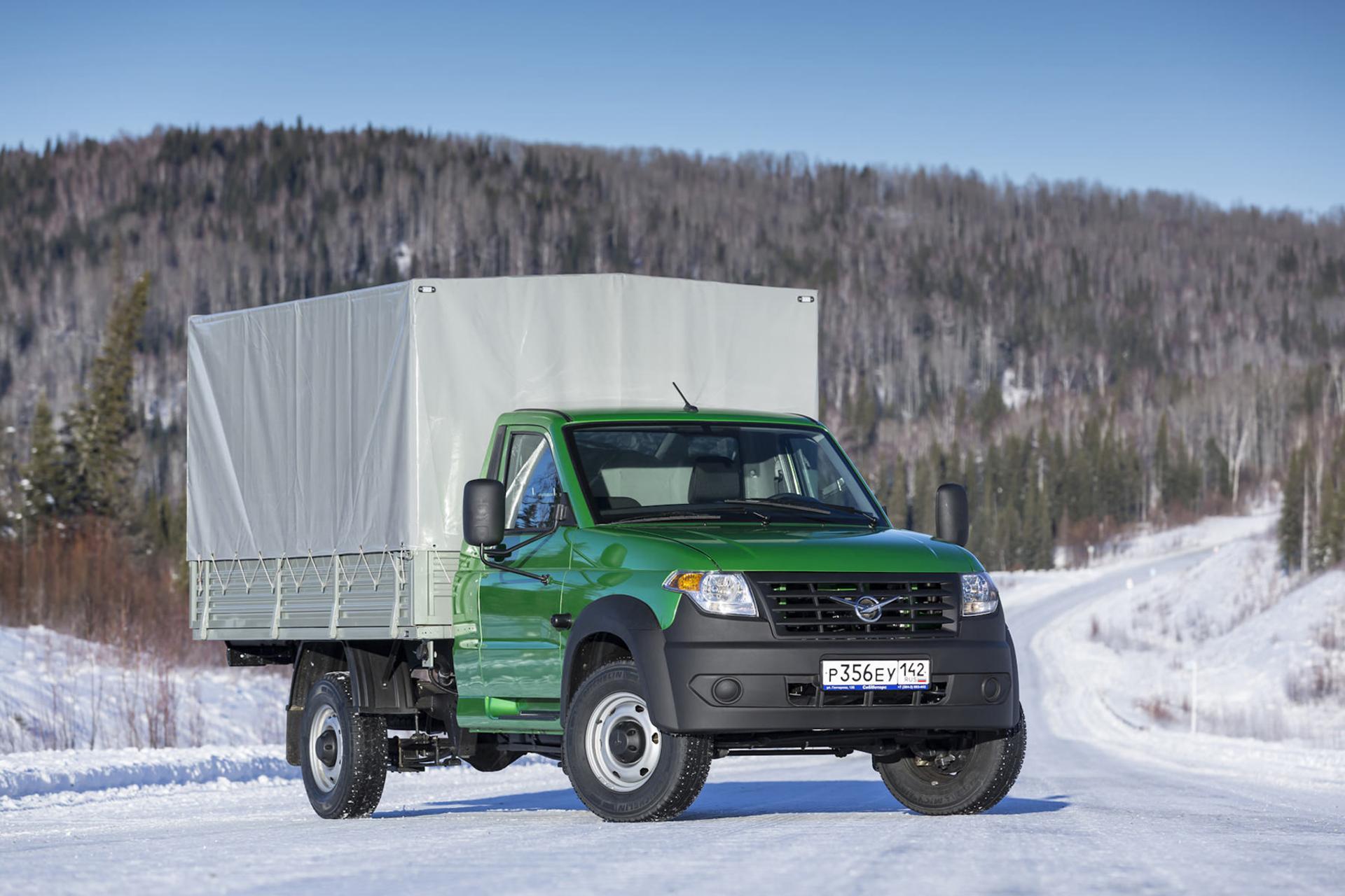 نمای جلو یواز پروفی UAZ Profi