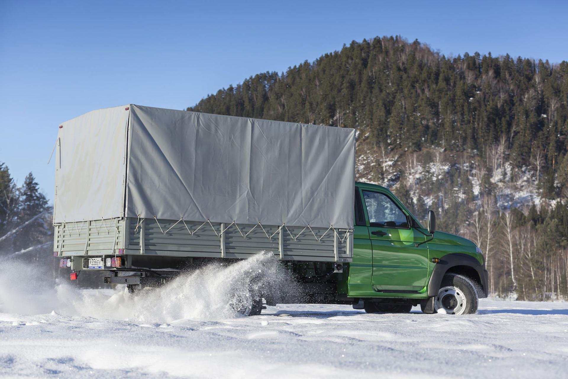 نمای جانبی یواز پروفی UAZ Profi