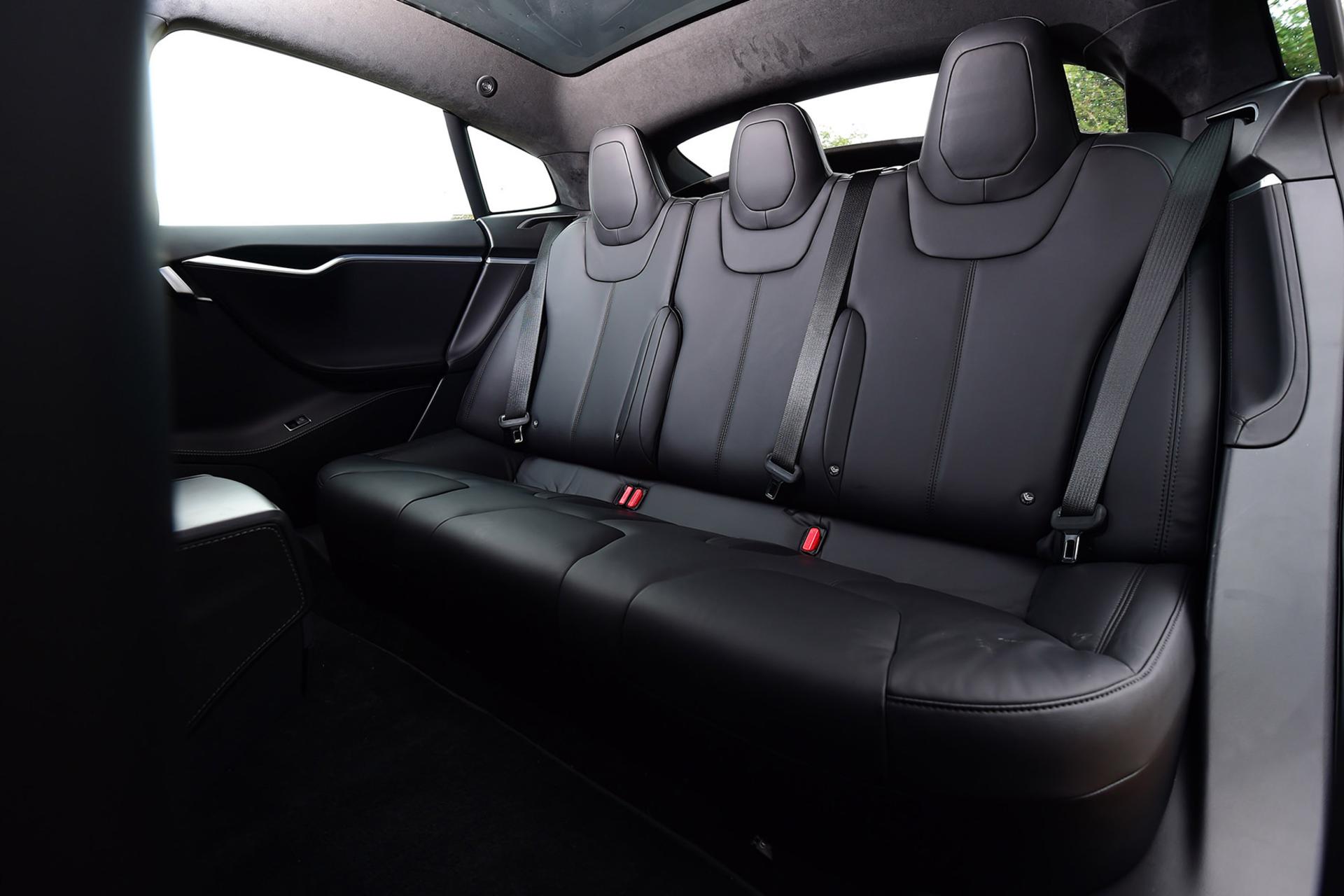 صندلی عقب خودرو تسلا مدل S 