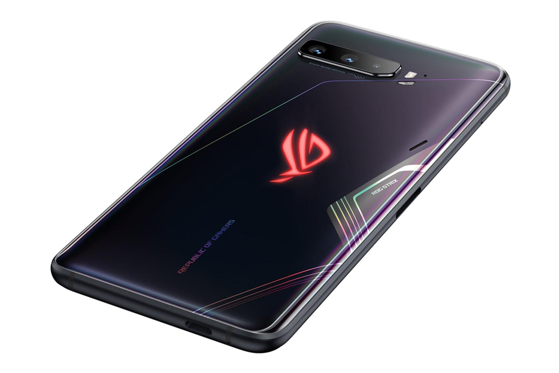 نمای پشت گوشی ایسوس ROG فون 3 استریکس در حالت قرار گرفته روی زمین