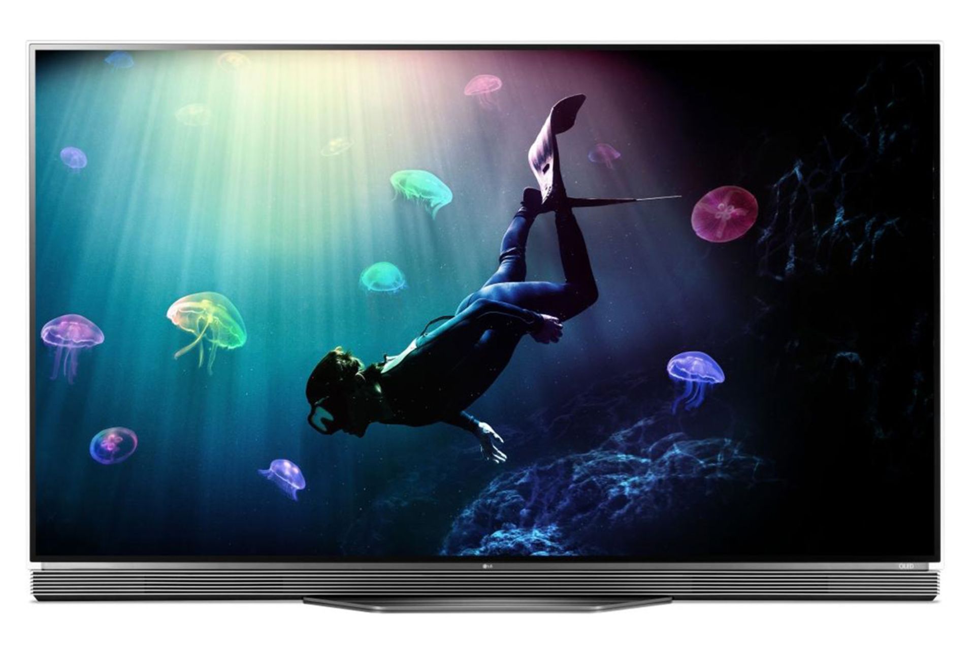 نمای جلو تلویزیون ال جی E6P مدل 55 اینچ با صفحه روشن