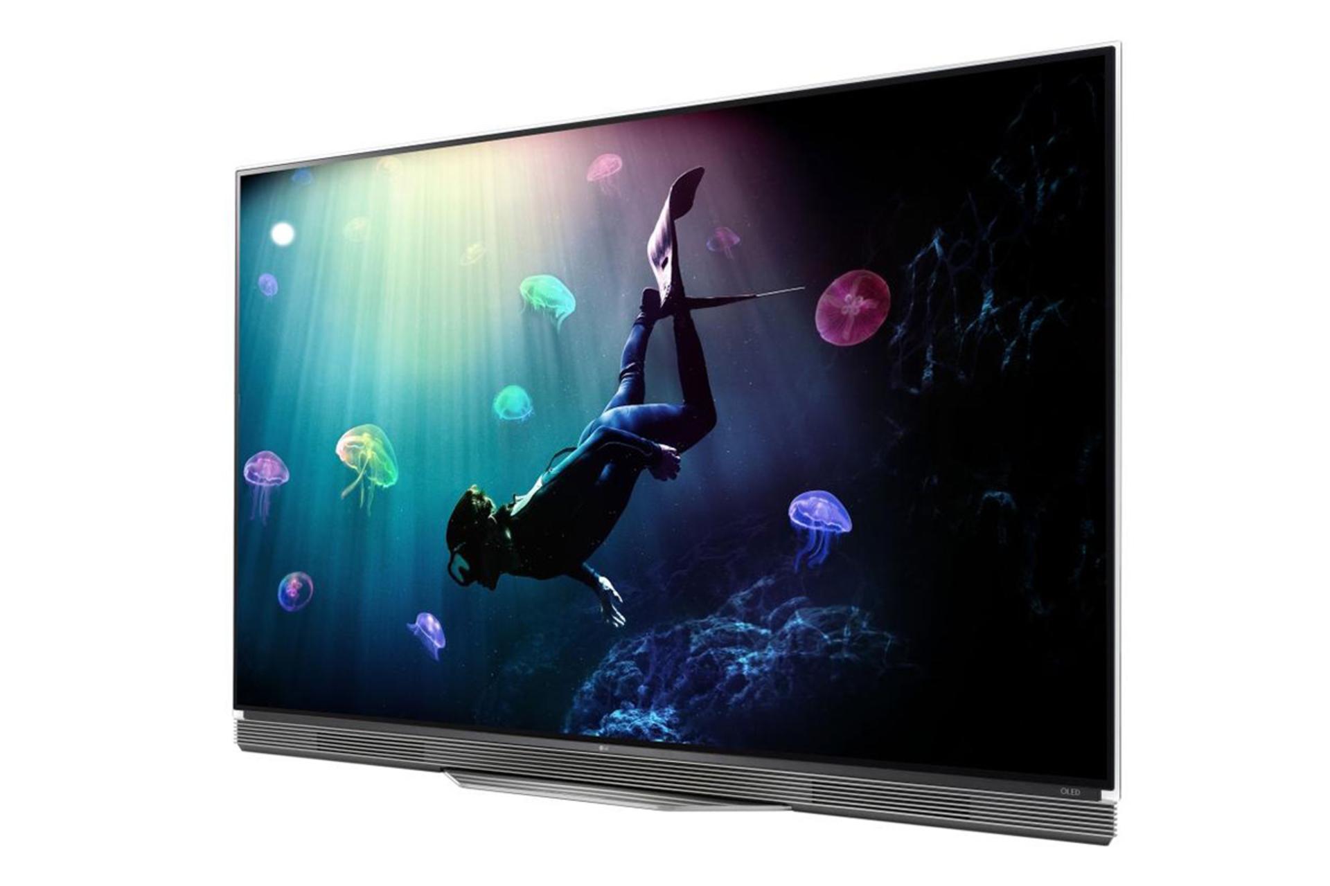 نمای نیمرخ تلویزیون ال جی E6P مدل 55 اینچ با صفحه روشن