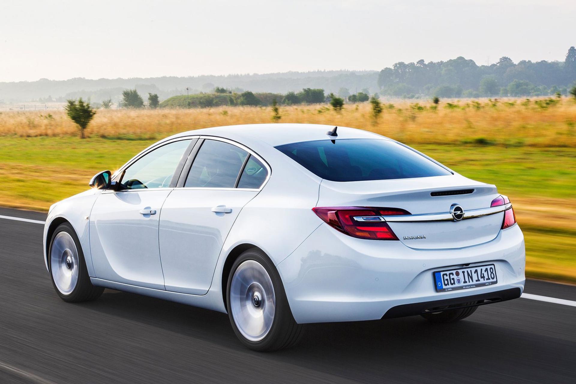 نمای پشت خودرو اوپل اینسیگنیا Opel Insignia 2014