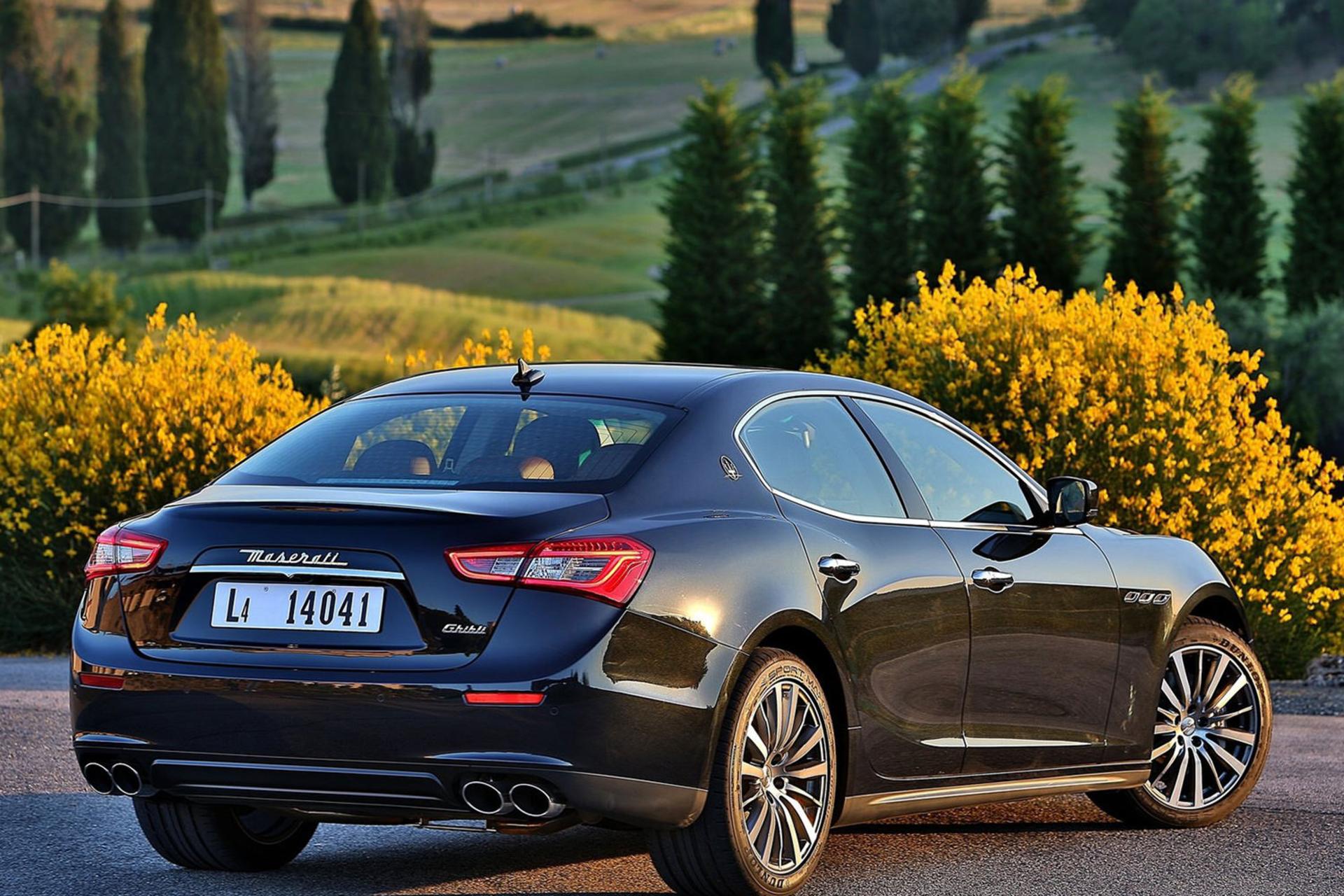 نمای پشت خودرو مازراتی Maserati Ghibli 2014