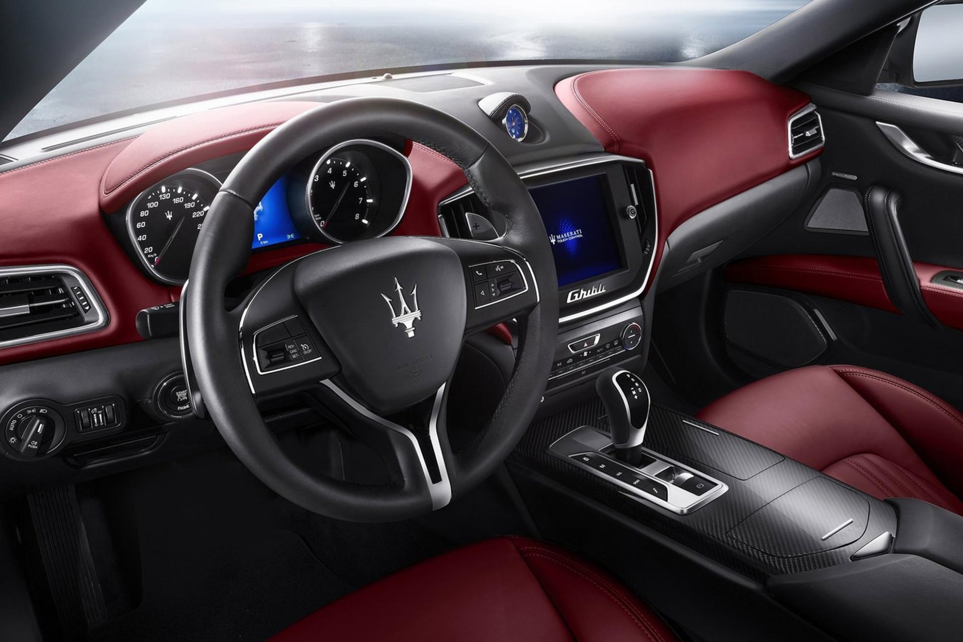 فضای داخلی خودرو مازراتی Maserati Ghibli 2014