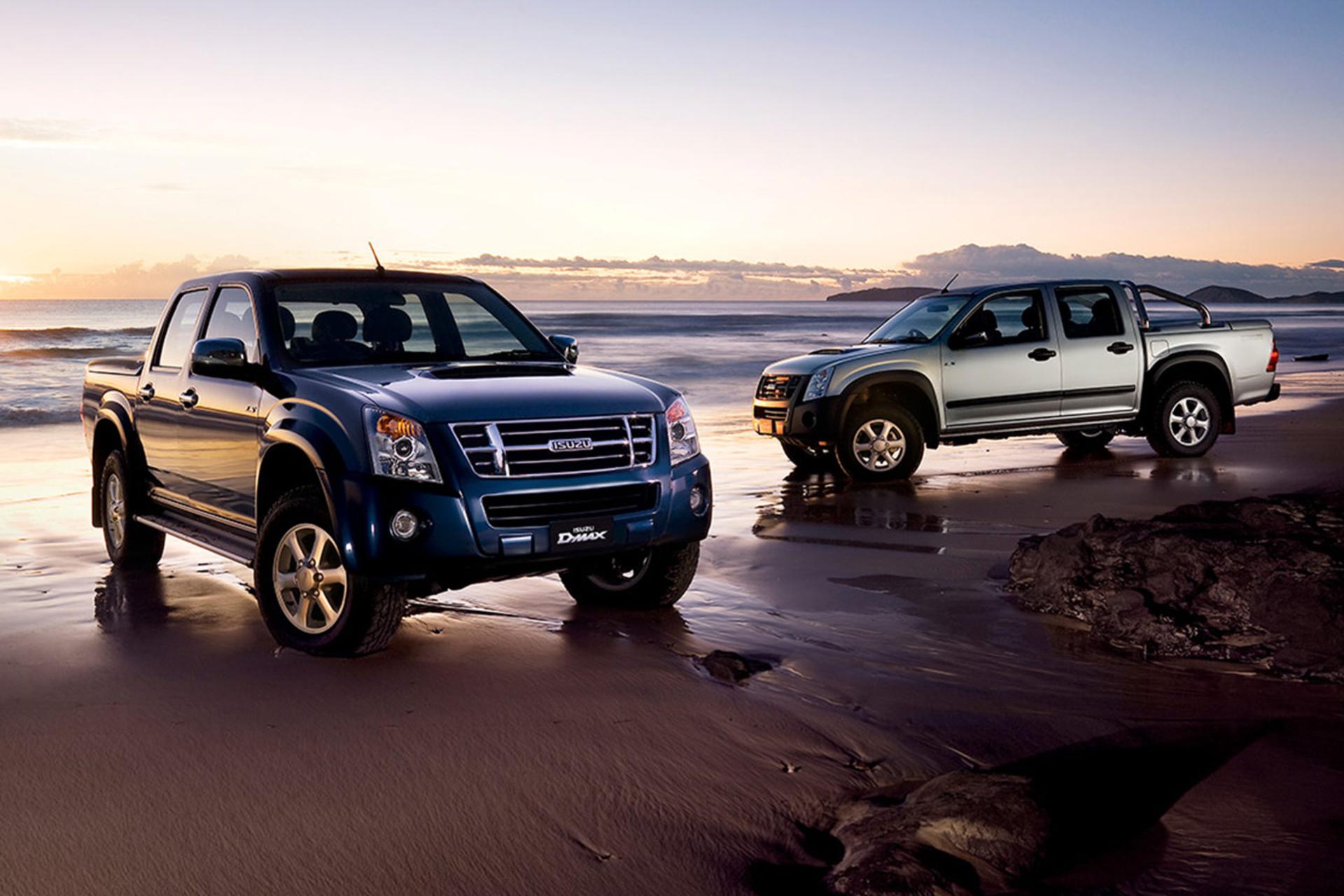 خودرو ایسوزو دی مکس آبی و نقره ای  Isuzu D-Max