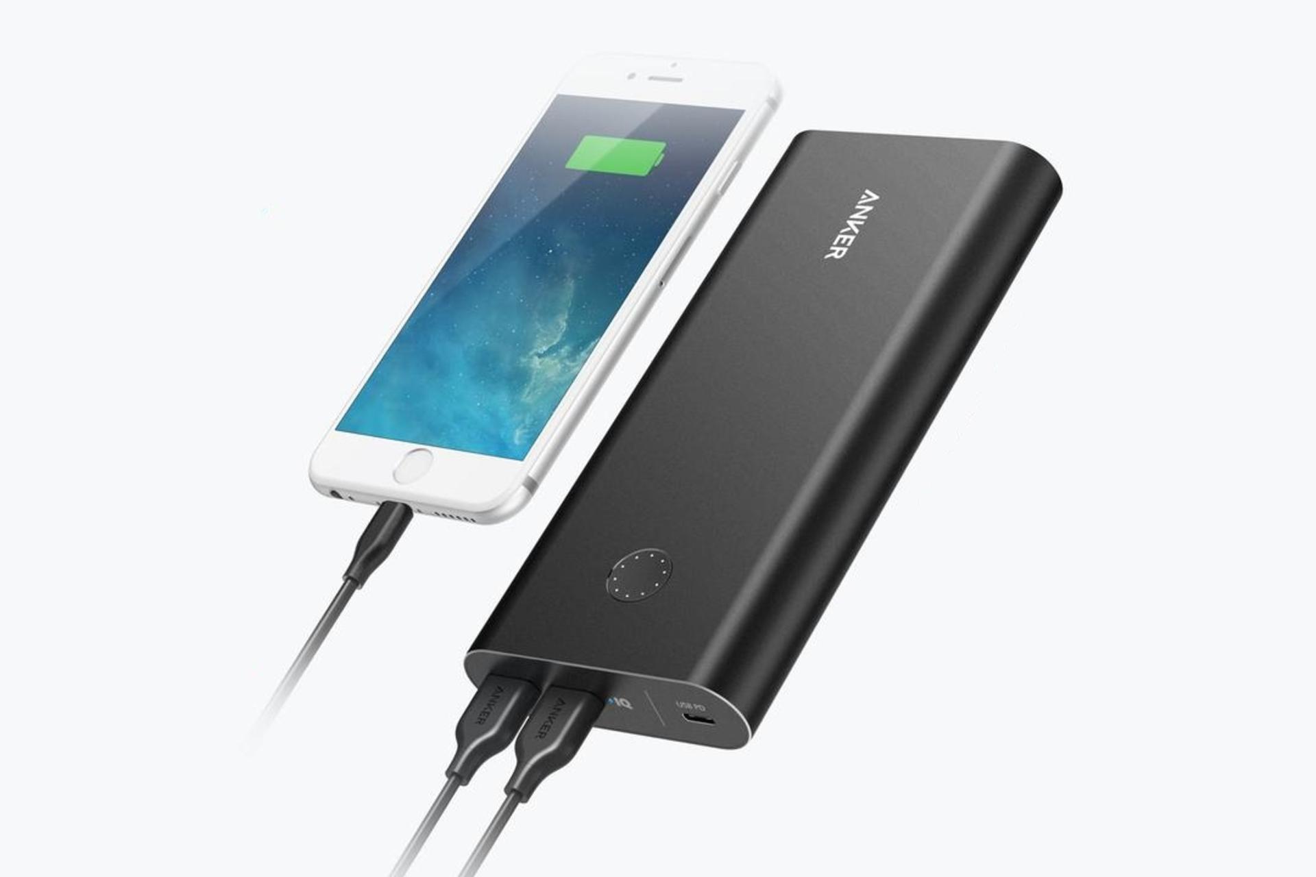 پاور بانک انکر Anker PowerCore+ A1375 26800mAh با ظرفیت 26800 میلی‌آمپر ساعت در حال شارژ