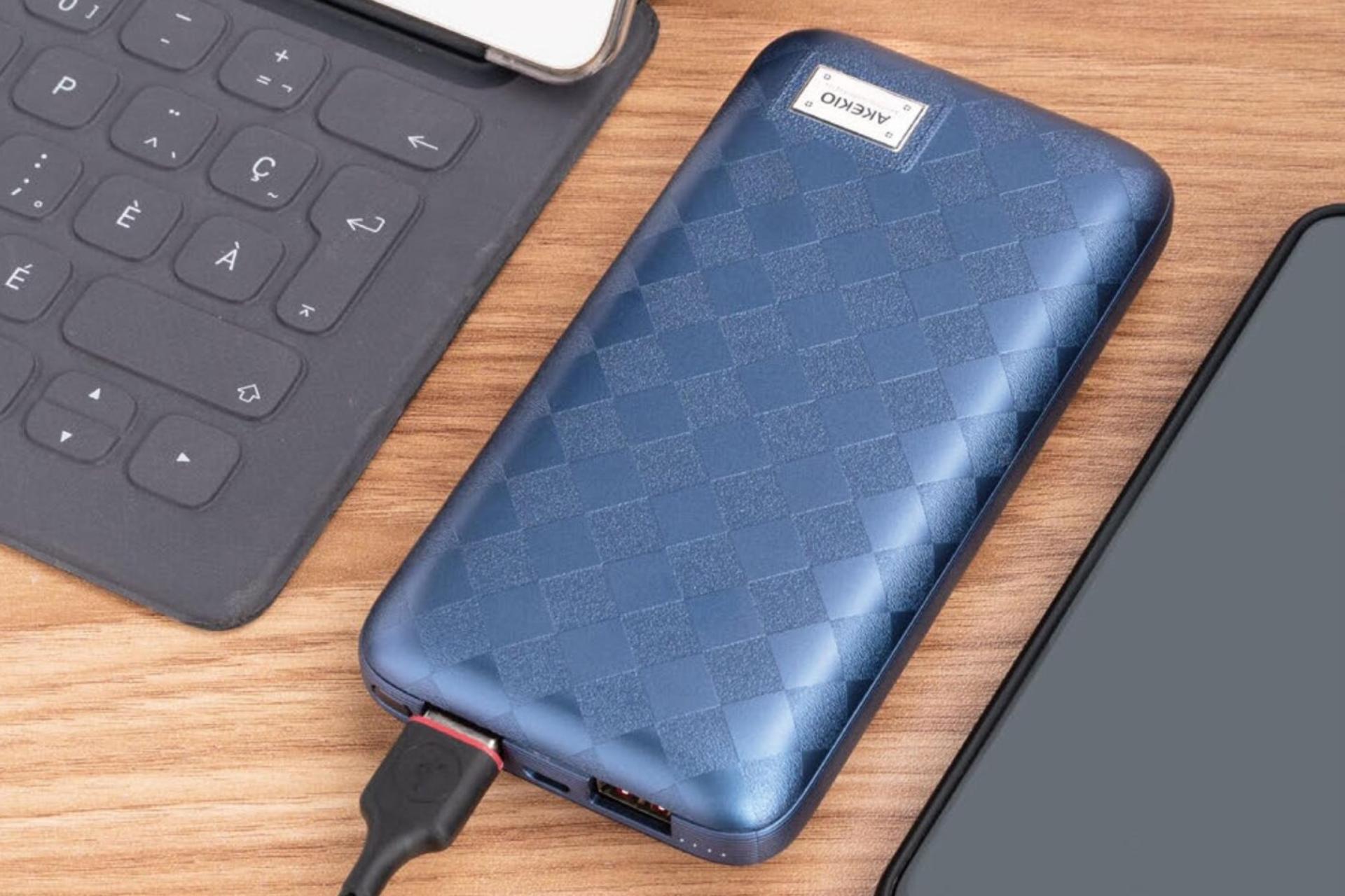 پاور بانک اککیو Akekio V20 20000mAh با ظرفیت 20000 میلی‌آمپر ساعت آبی