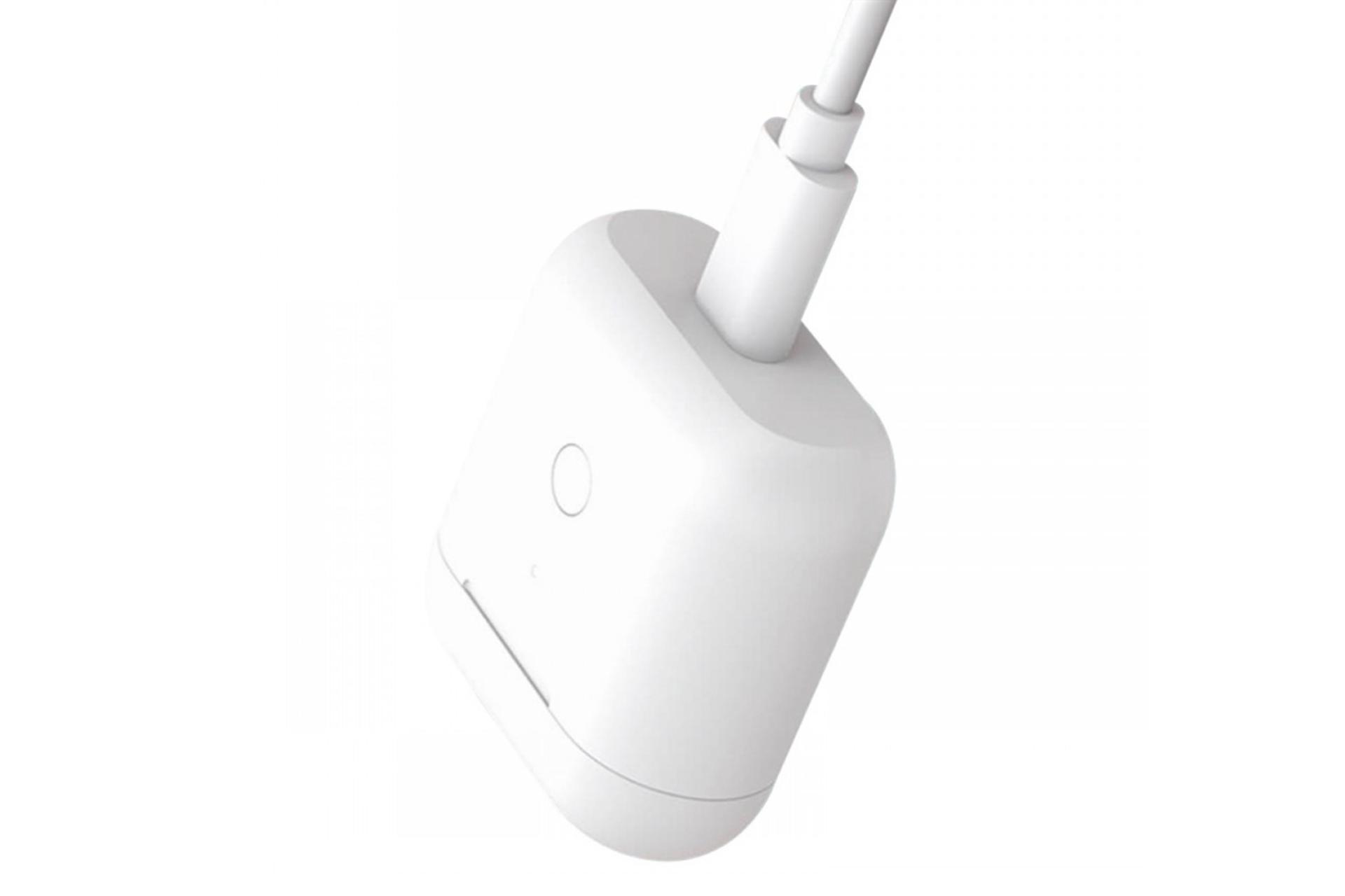 ایرباد بی سیم کیو سی وای QCY T8S در حال شارژ