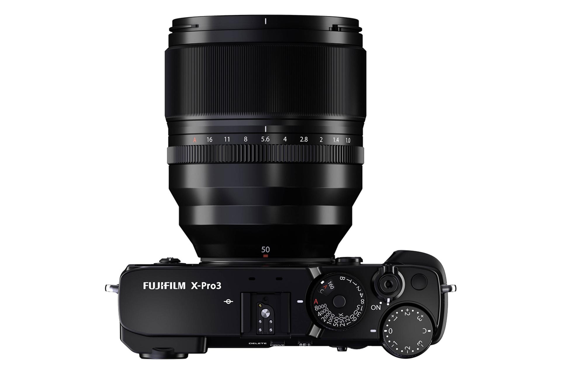 نمای بالا لنز فوجی فیلم XF 50mm f1.0 در حالت متصل به دوربین