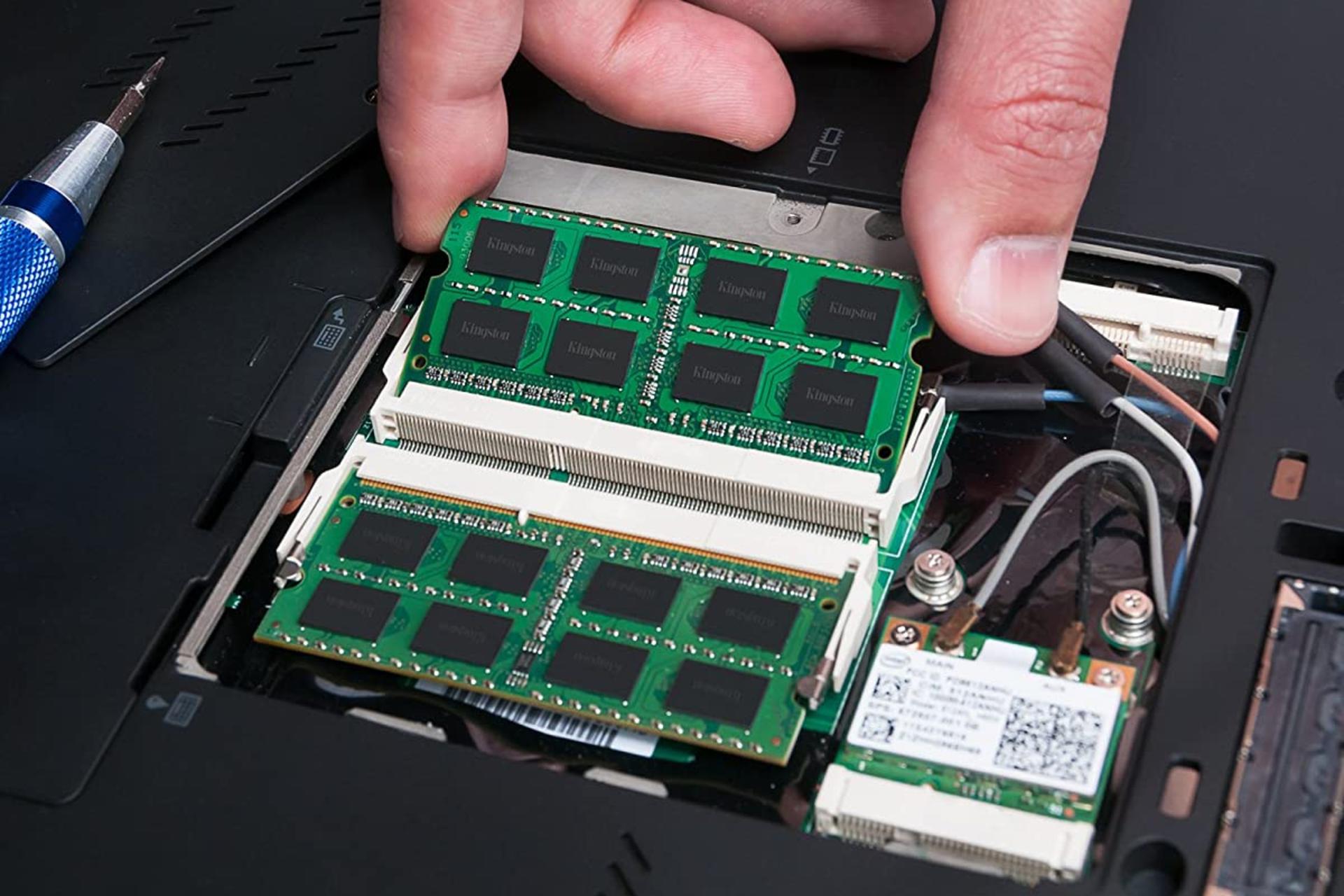 نمای بالا رم  کینگستون KVR667D2S5/2G ValueRAM ظرفیت 2 گیگابایت از نوع DDR2-667