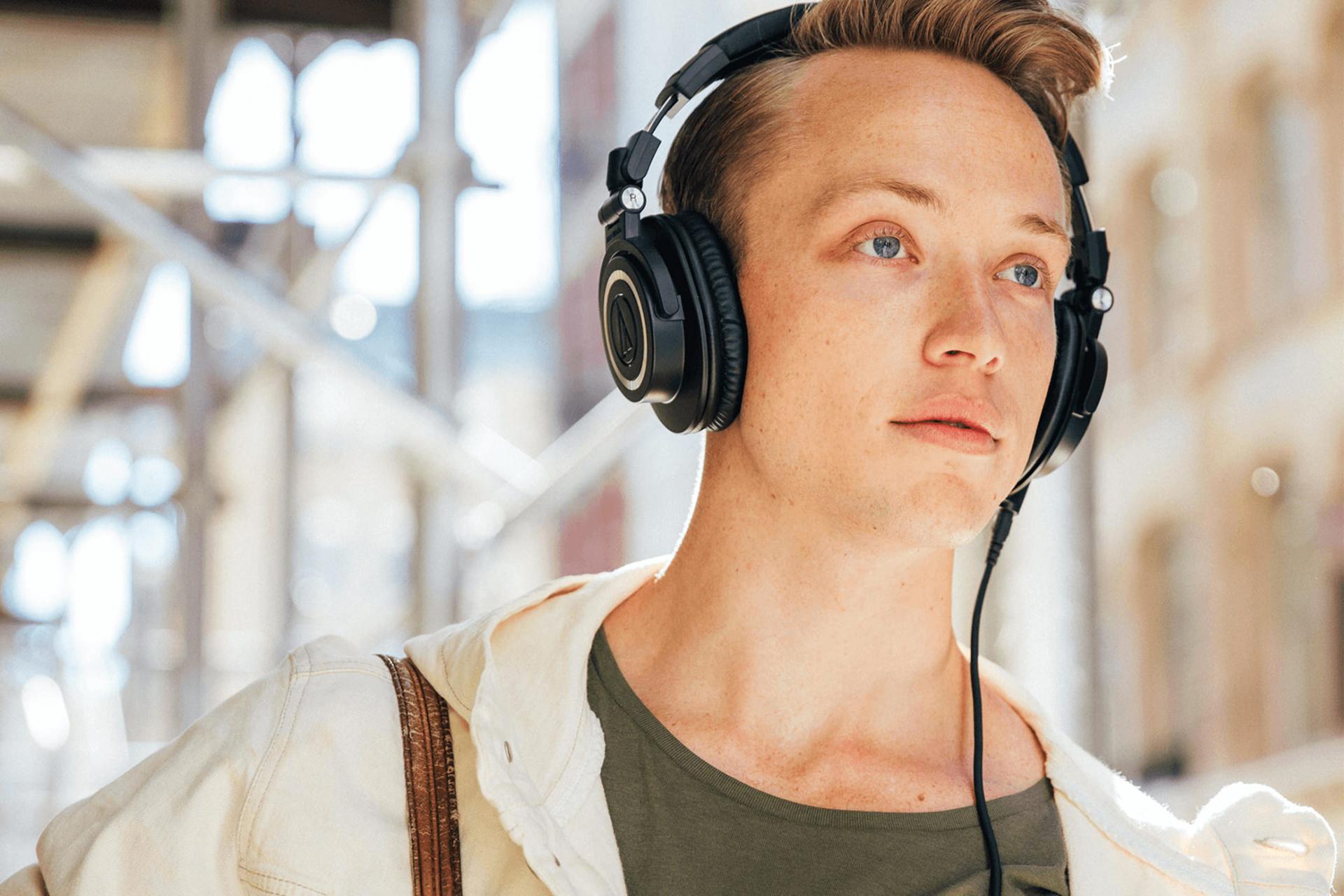 هدفون آدیو تکنیکا Audio-Technica ATH-M50x روی گوش