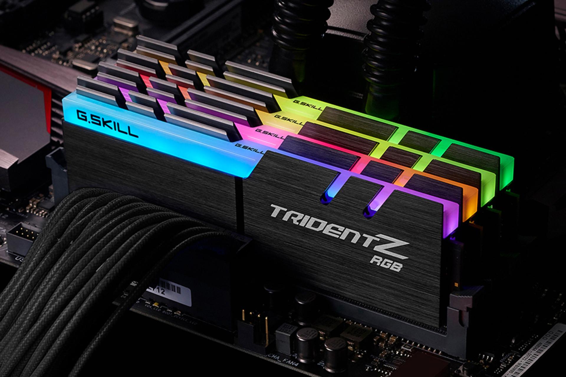 نمای راست رم جی اسکیل Trident Z RGB ظرفیت 64 گیگابایت (4x16) از نوع DDR4-3600