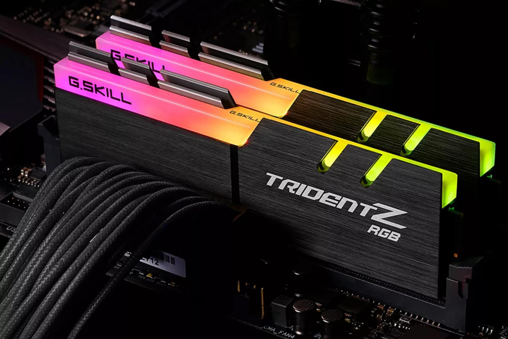 نمای راست رم جی اسکیل Trident Z RGB ظرفیت 64 گیگابایت (2x32) از نوع DDR4-3600