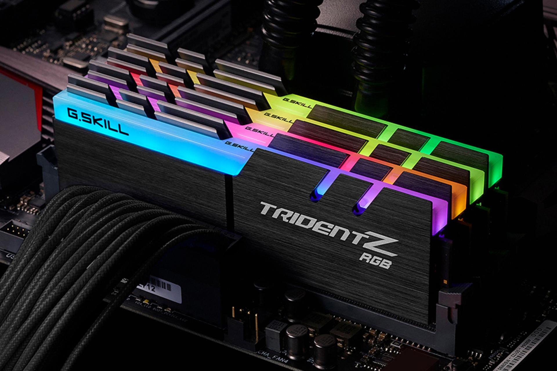 نمای راست رم جی اسکیل Trident Z RGB ظرفیت 128 گیگابایت (4x32) از نوع DDR4-3600