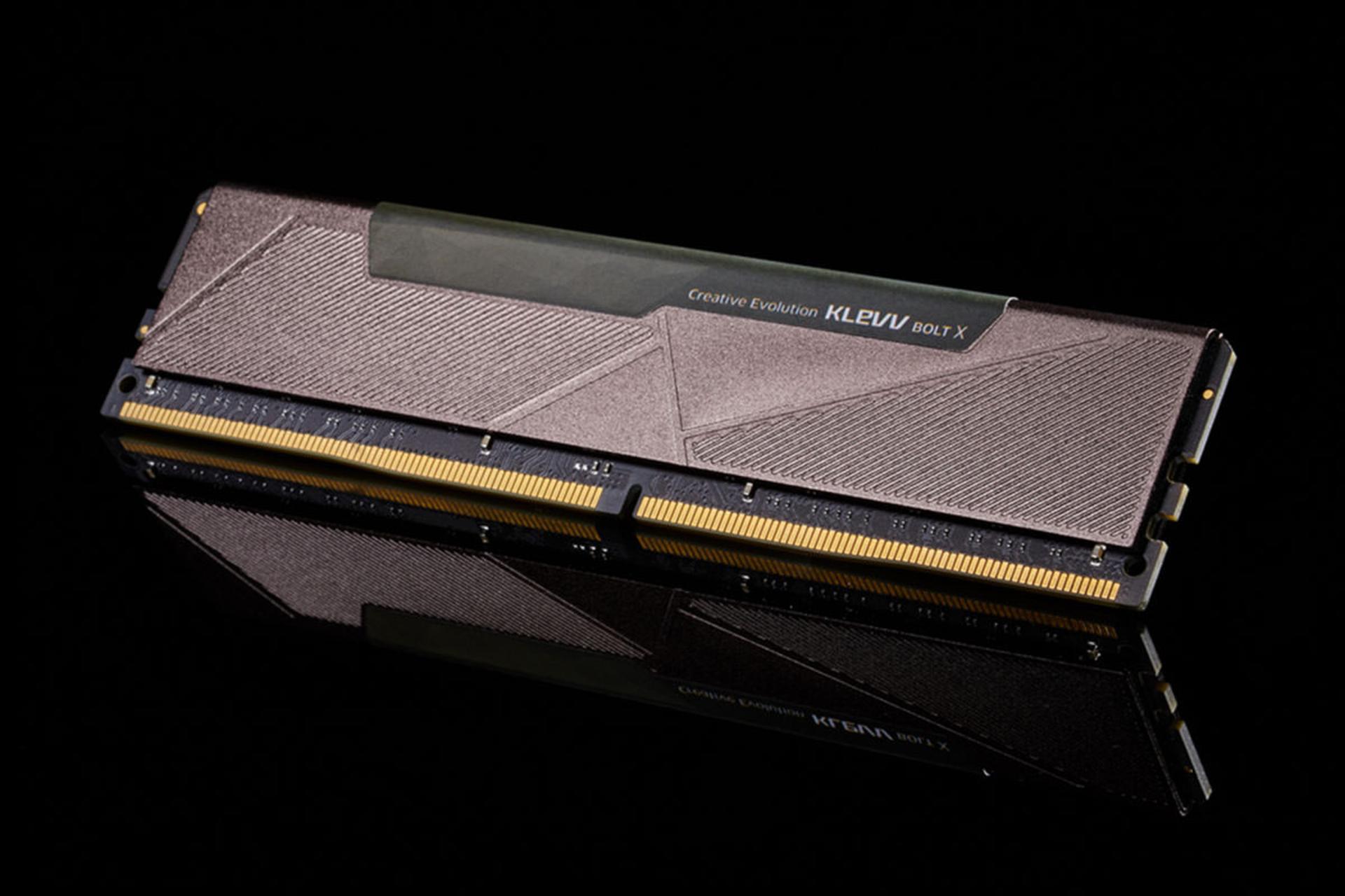 klevv Bolt X ظرفیت 8 گیگابایت از نوع DDR4-3200 نمای جانبی2