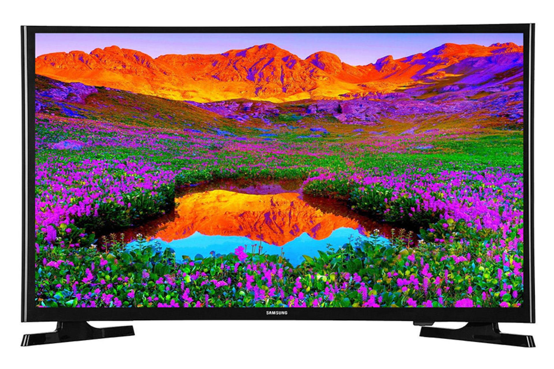 نمای جلو تلویزیون سامسونگ N5550 مدل 32 اینچ با صفحه روشن