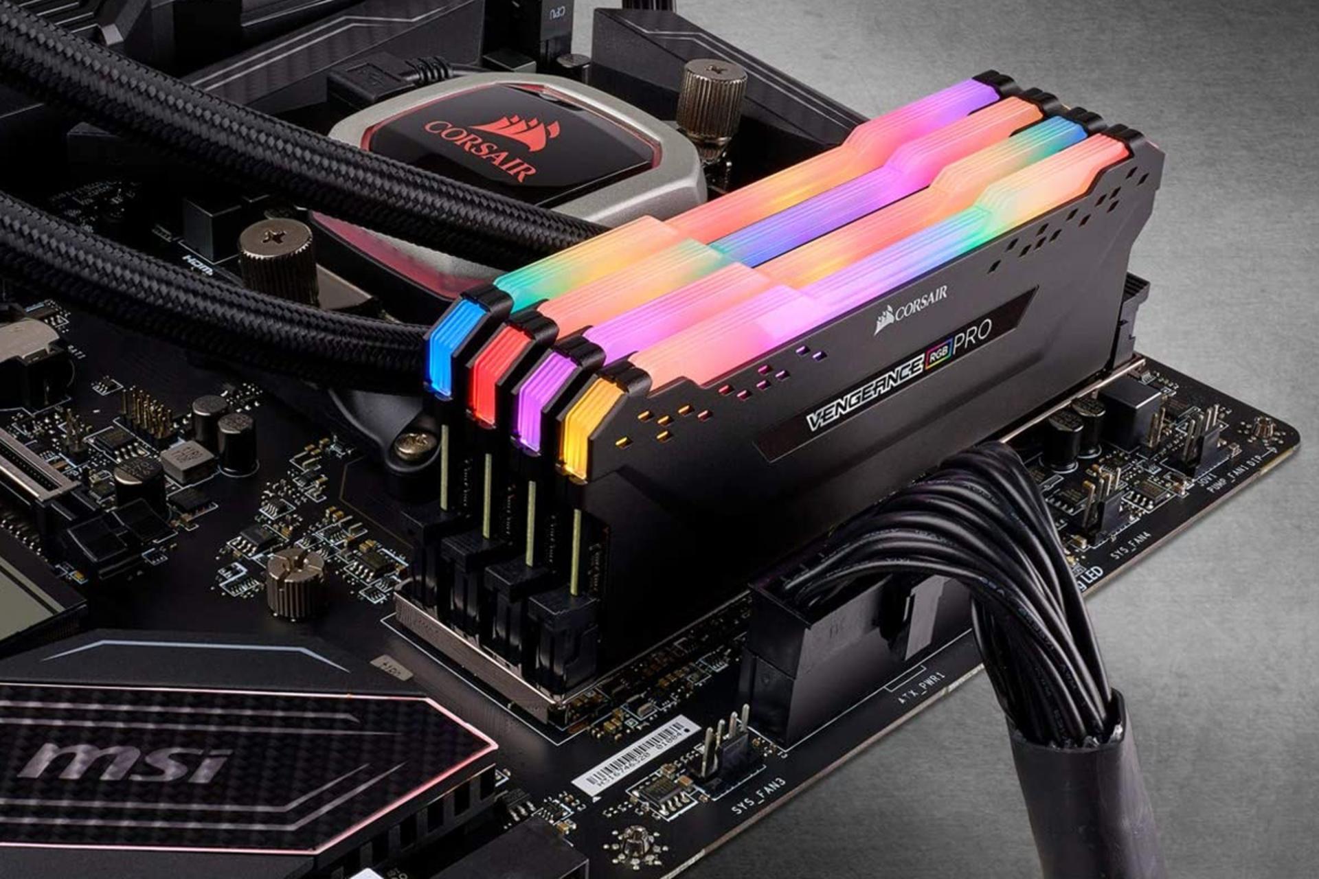 نمای جلو بالا کورسیر VENGEANCE RGB PRO ظرفیت 32 گیگابایت (4x8) از نوع DDR4-3600
