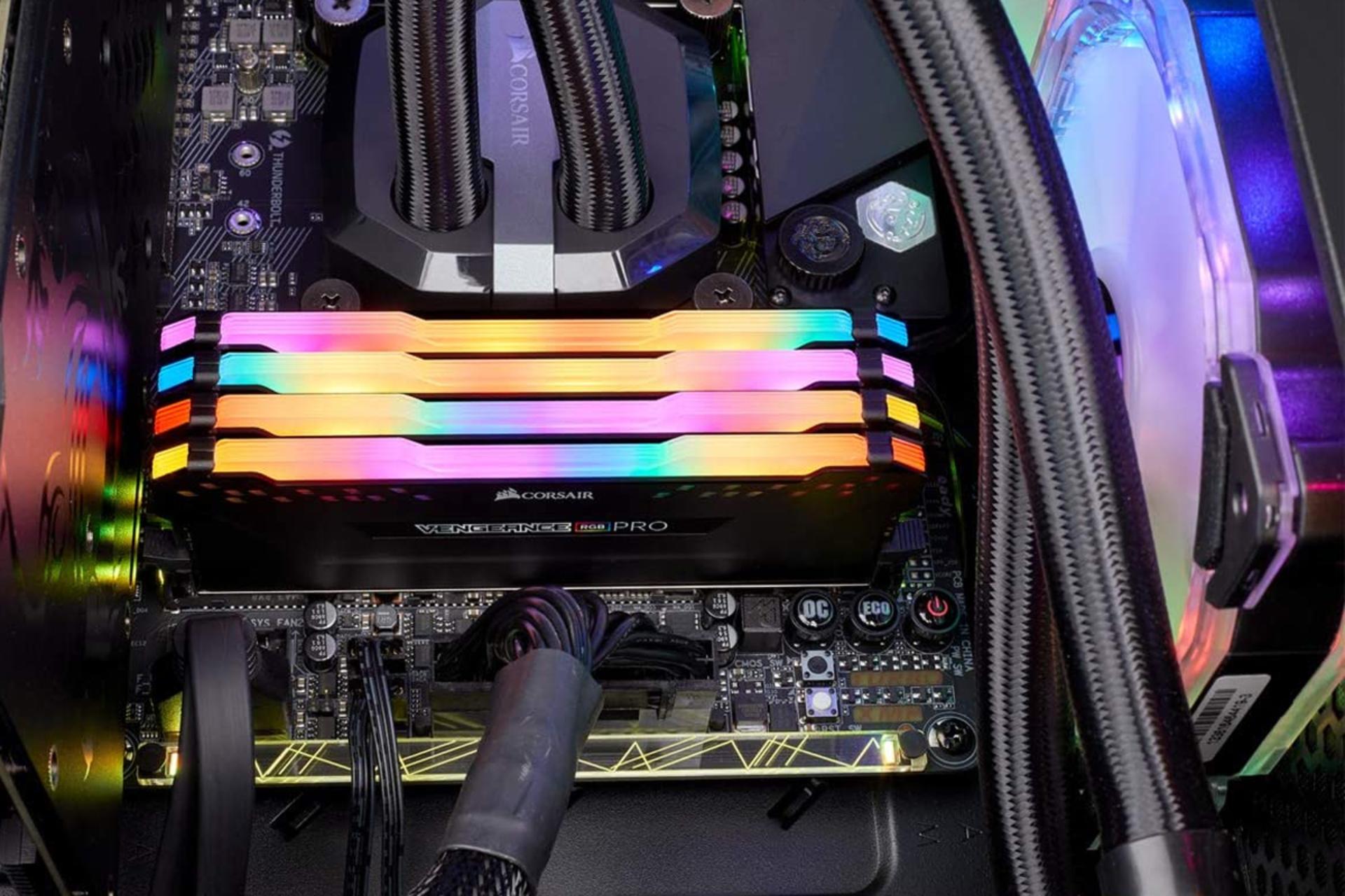 نمای جلو بالا کورسیر VENGEANCE RGB PRO ظرفیت 32 گیگابایت (4x8) از نوع DDR4-3600