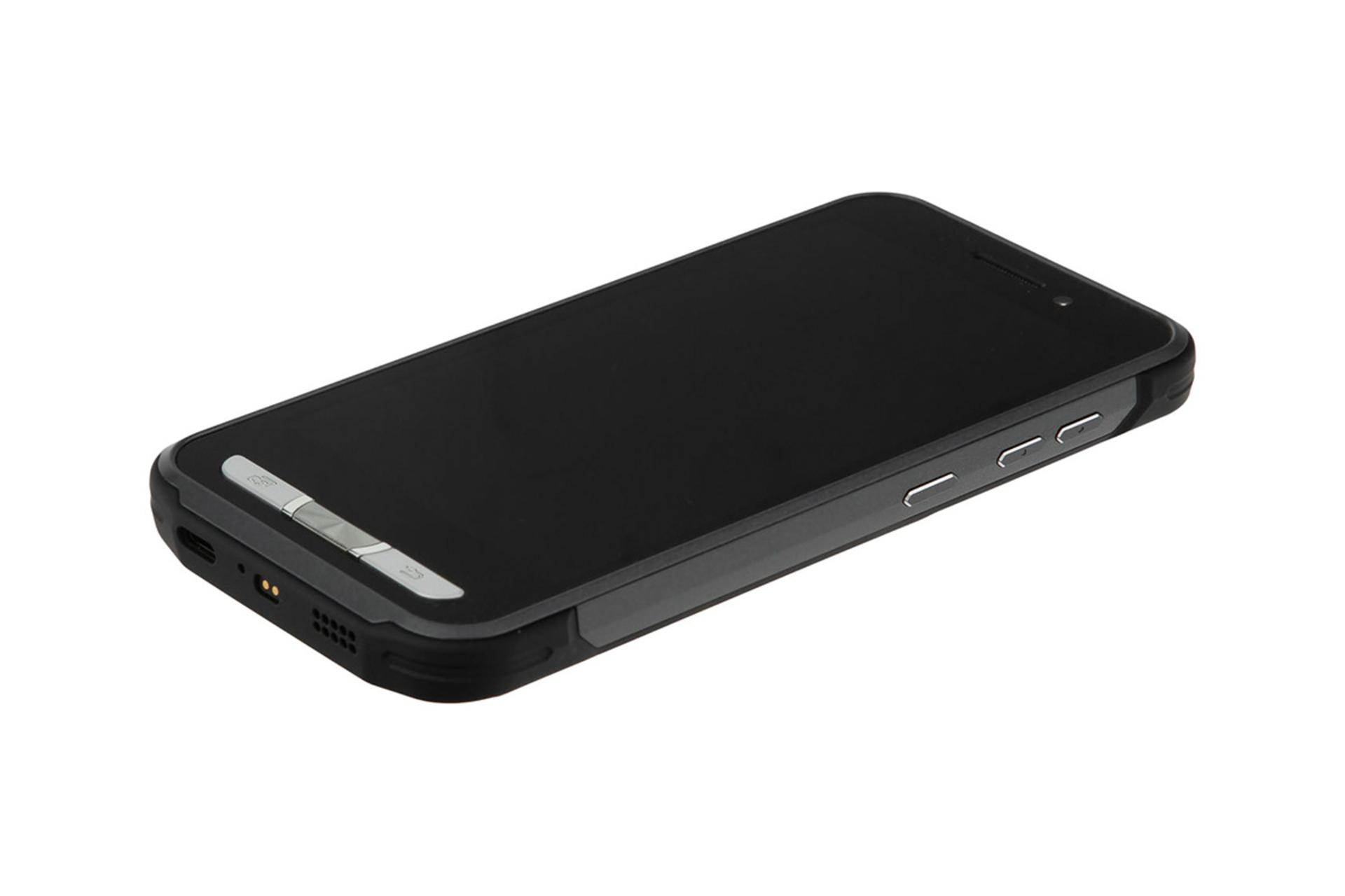گوشی پوینت موبایل PM45 در حالت قرار گرفته روی سطح