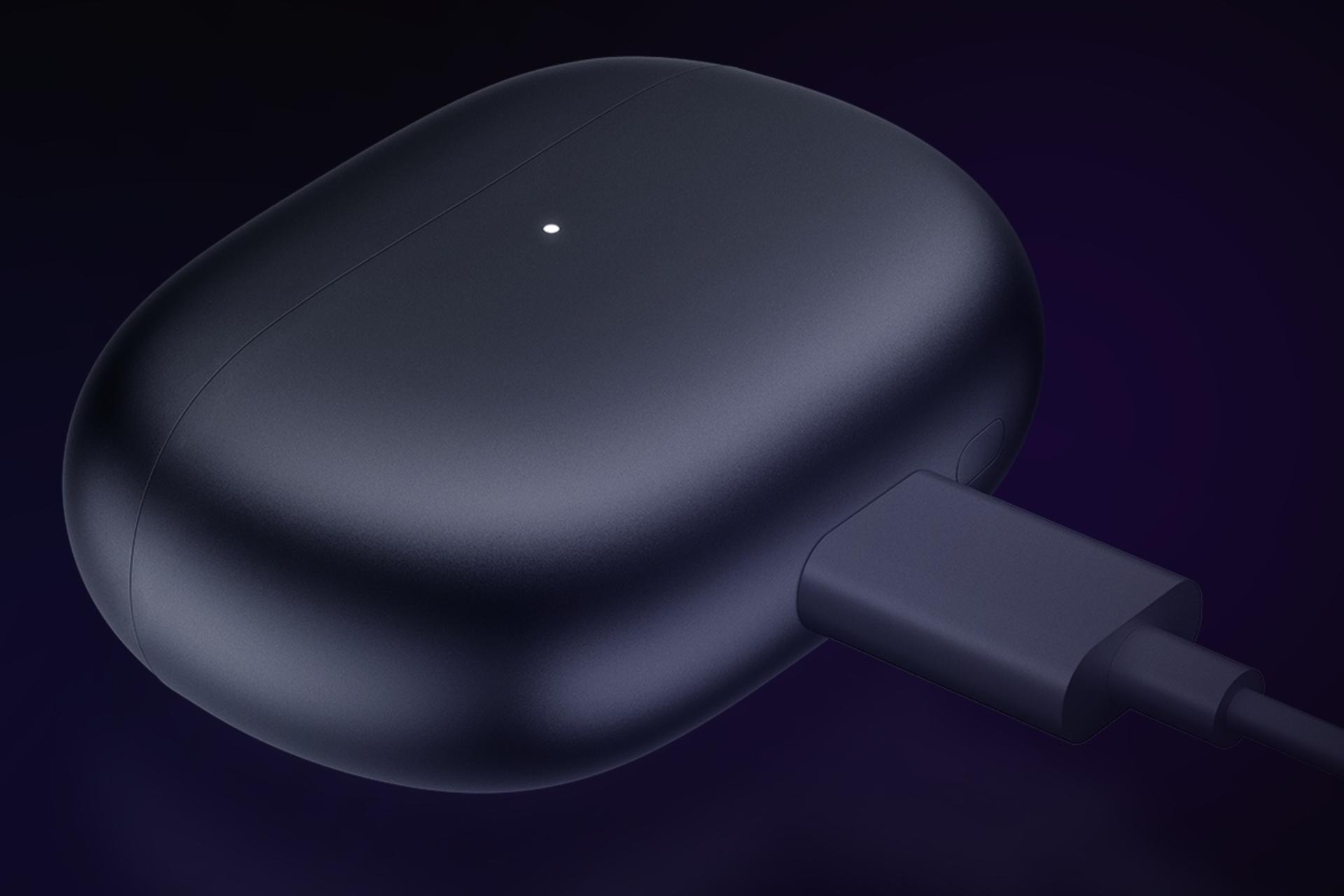 ایرباد بی سیم شیائومی ردمی بادز 4 پرو - Xiaomi Redmi Buds 4 Pro در حال شارژ