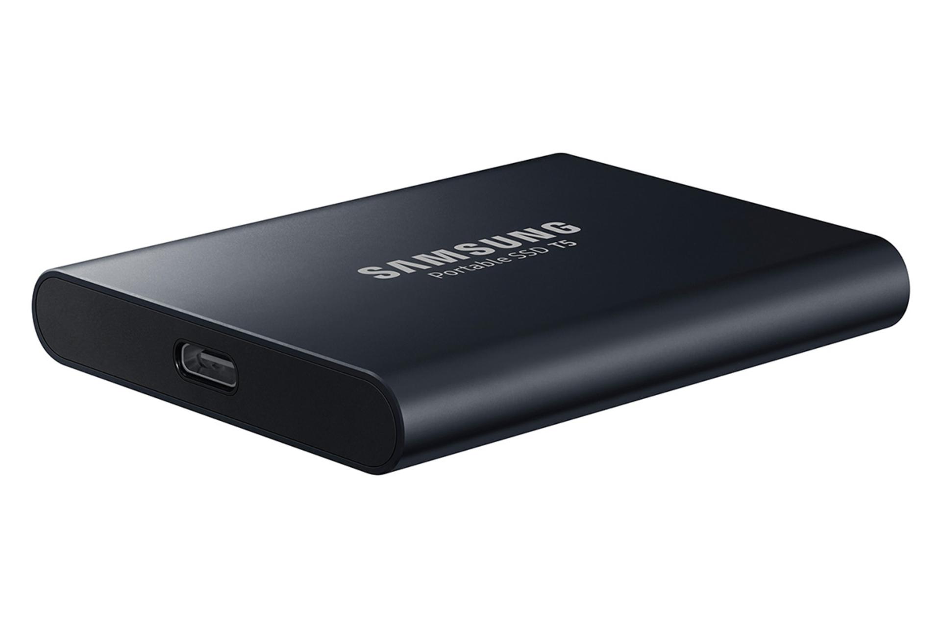 نمای خوابیده حافظه SSD اکسترنال سامسونگ T5 ظرفیت 1 ترابایت و نمایش ضخامت