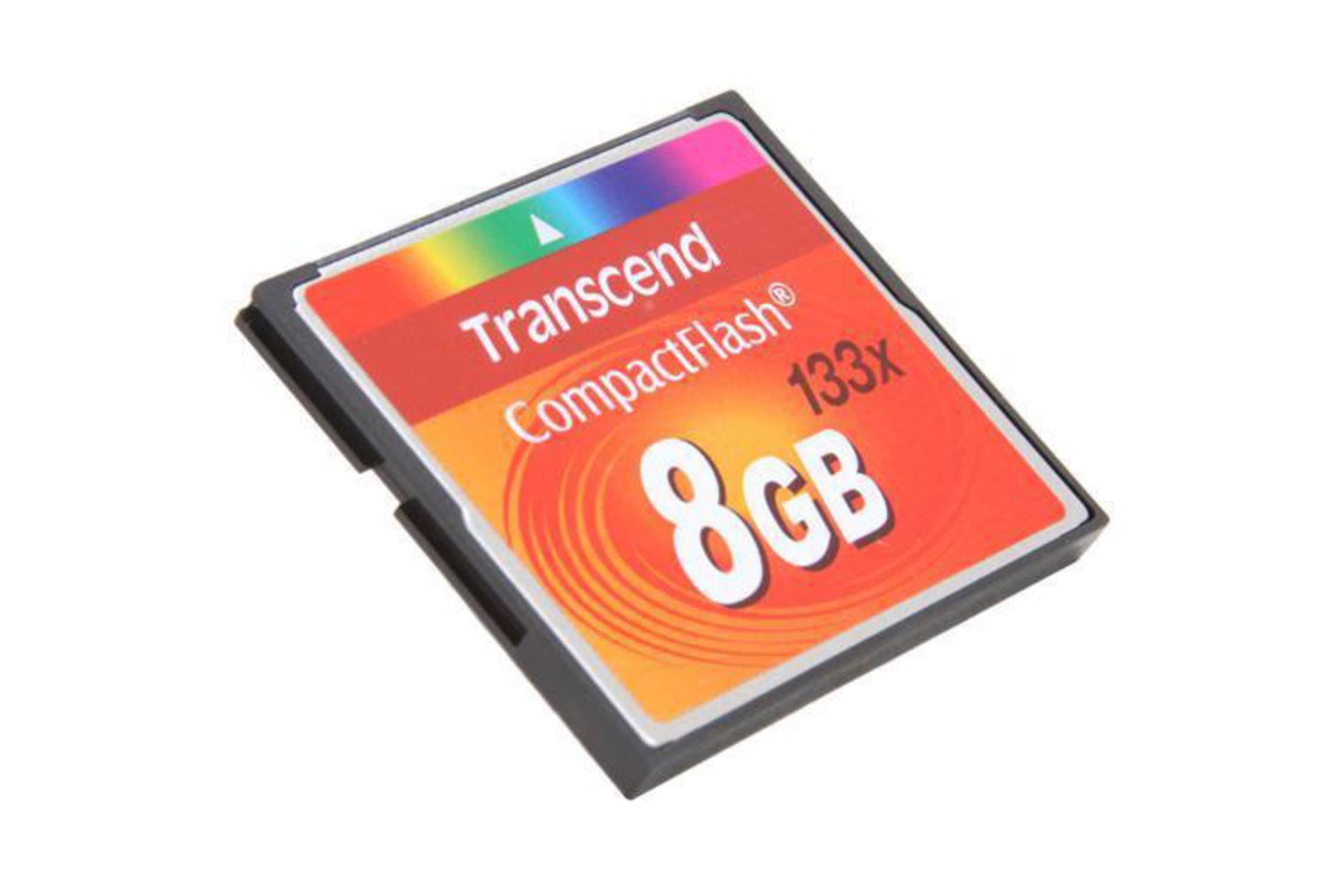 نمای جانبی کارت حافظه ترنسند CF 133 با ظرفیت 8 گیگابایت مدل TS8GCF133