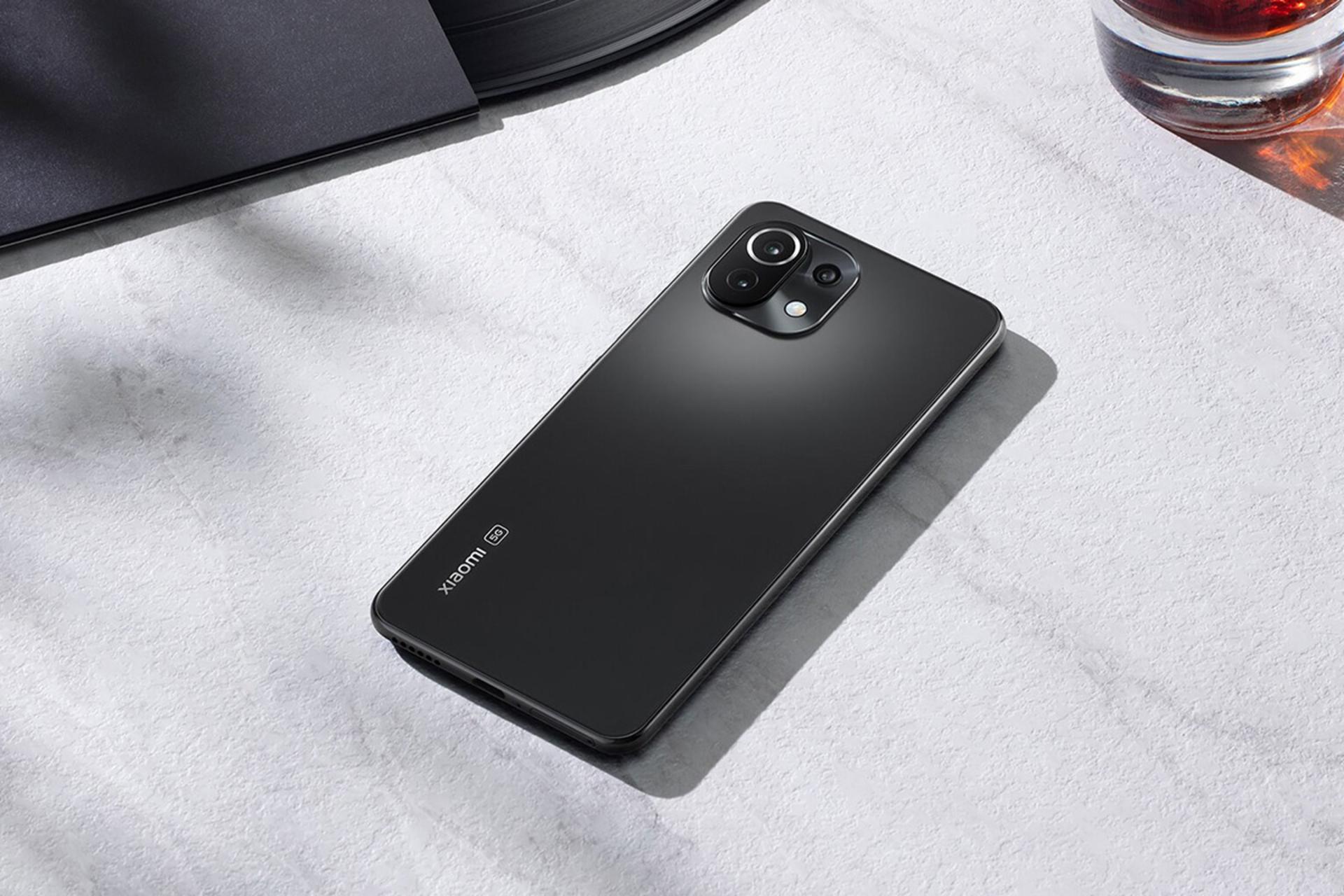 نمای پشت گوشی شیائومی می 11 لایت نسخه 5G رنگ مشکی