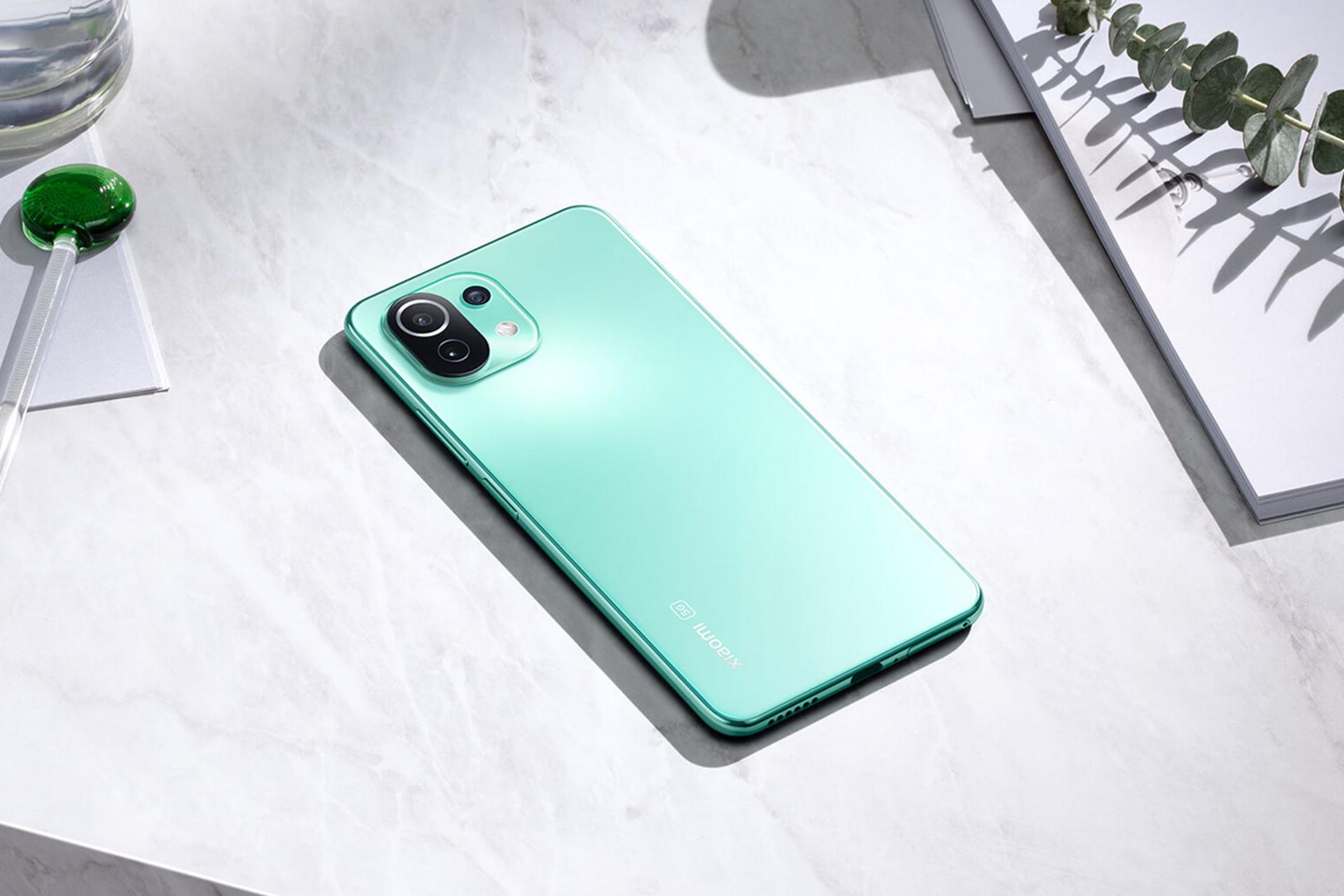 نمای پشت گوشی شیائومی می 11 لایت نسخه 5G رنگ آبی