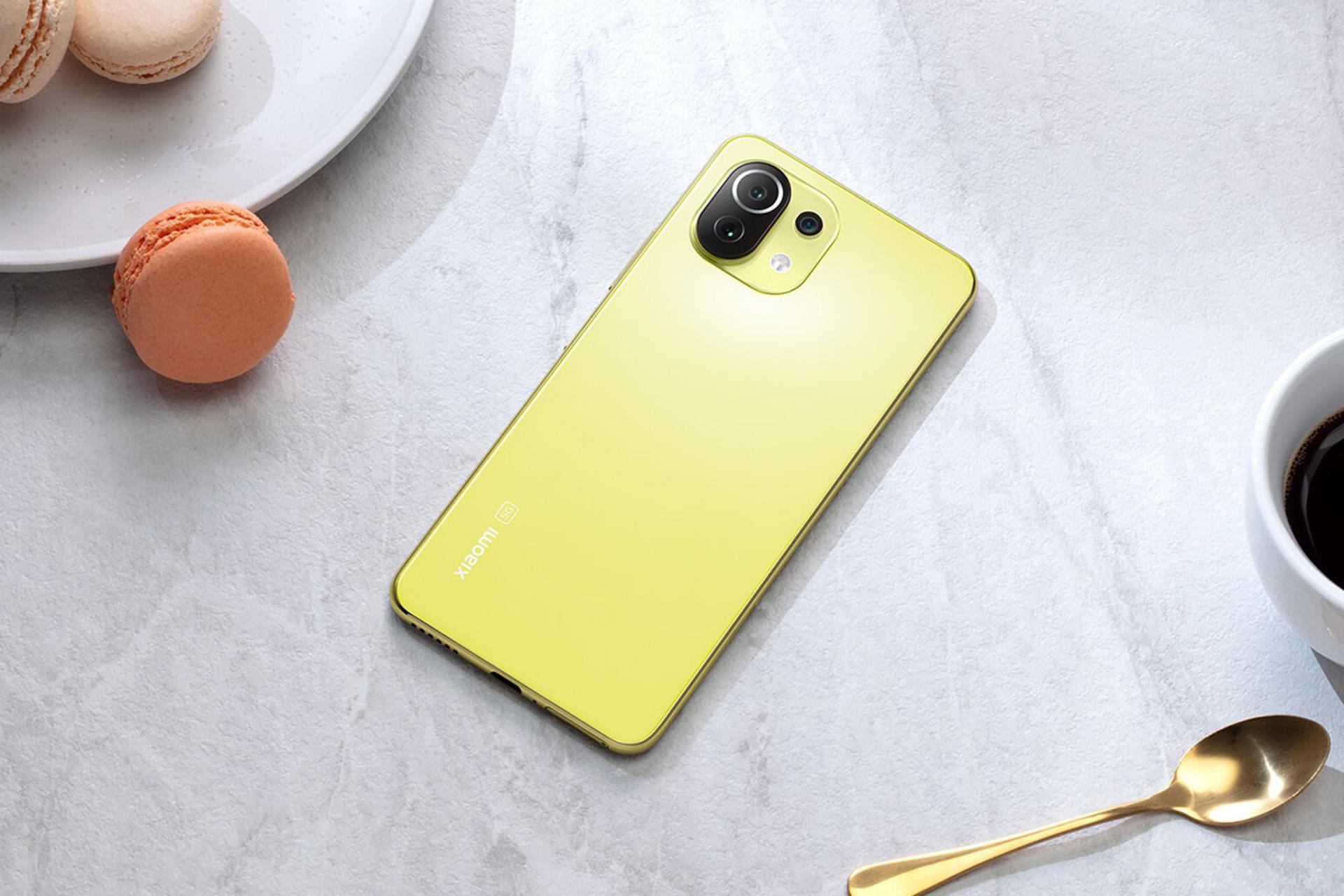 نمای پشت گوشی شیائومی می 11 لایت نسخه 5G رنگ زرد