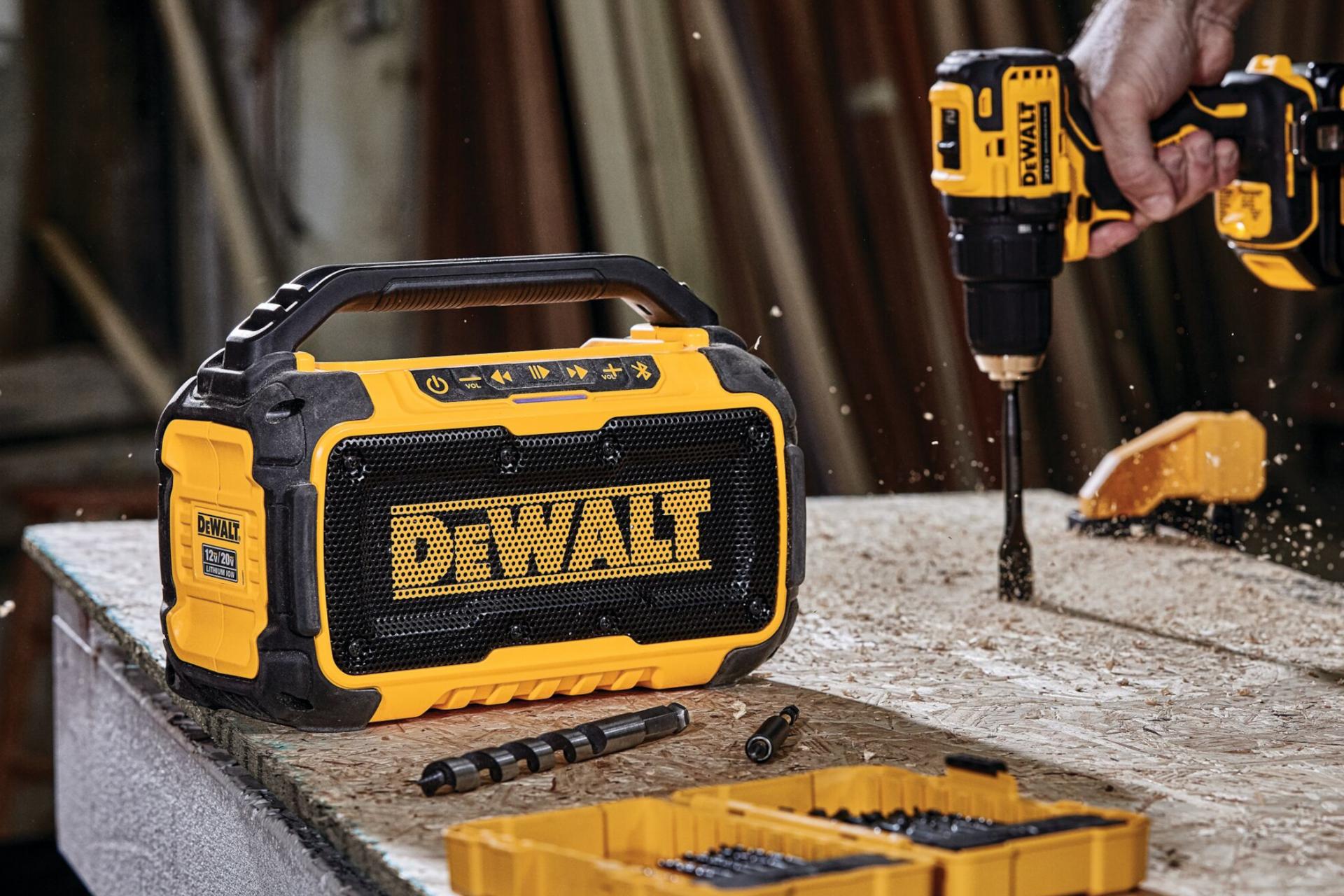 نمای چپ اسپیکر دیوالت DeWalt DCR010