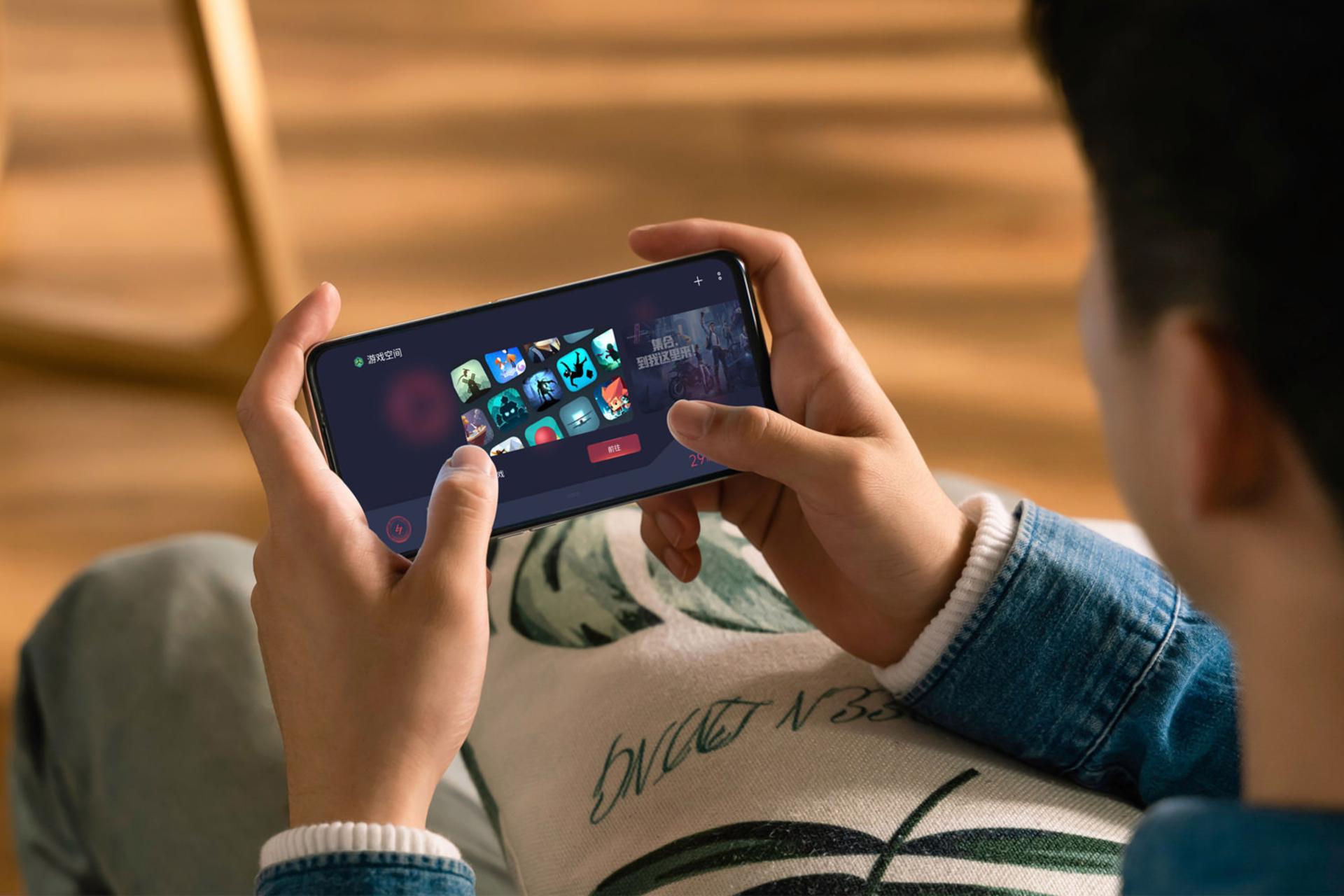 نمای جلو ای 93 اوپو 5 جی رنگ مشکی