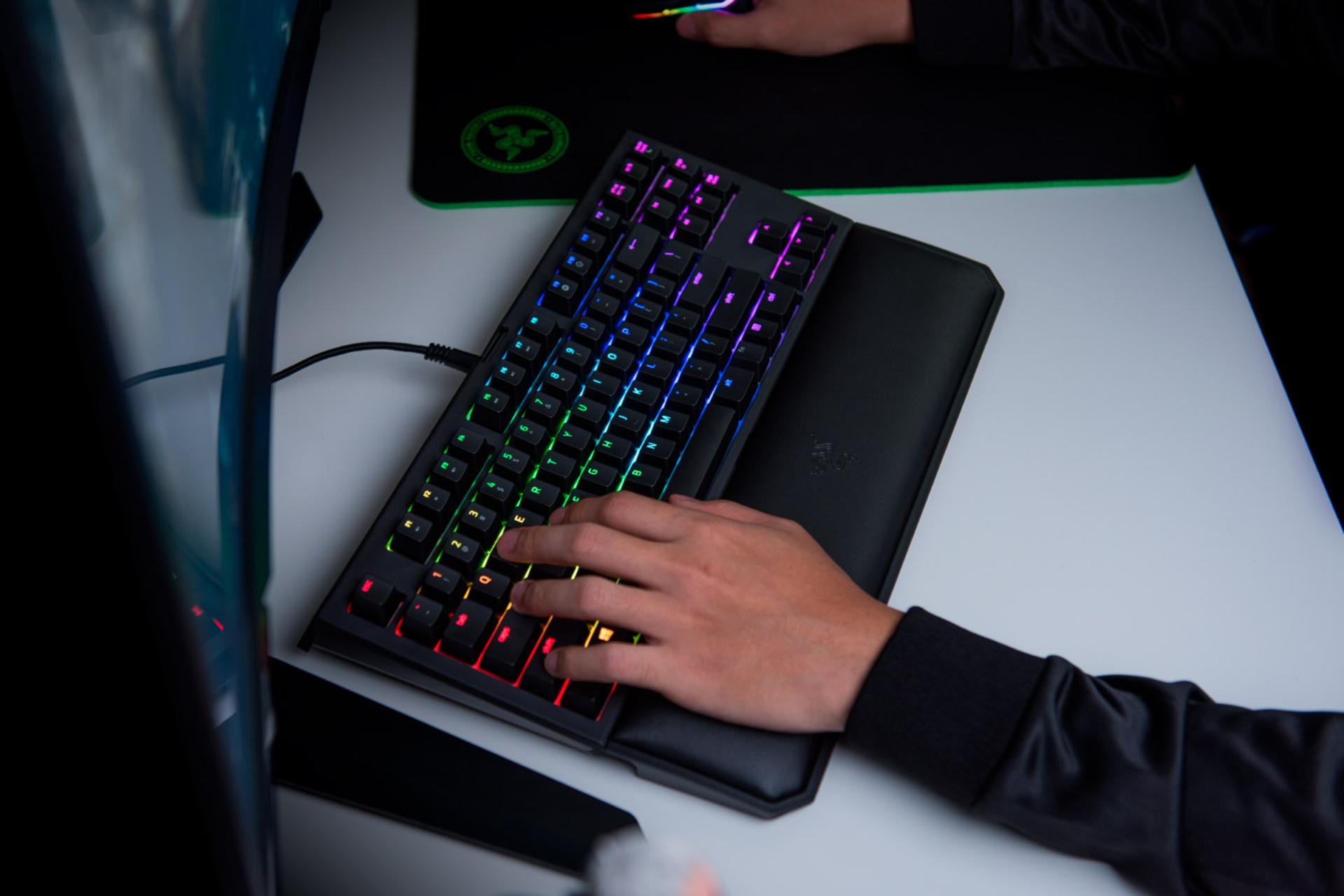 تکیه گاه مچ دست کیبورد ریزر Razer BlackWidow Tournament Edition Chroma V2