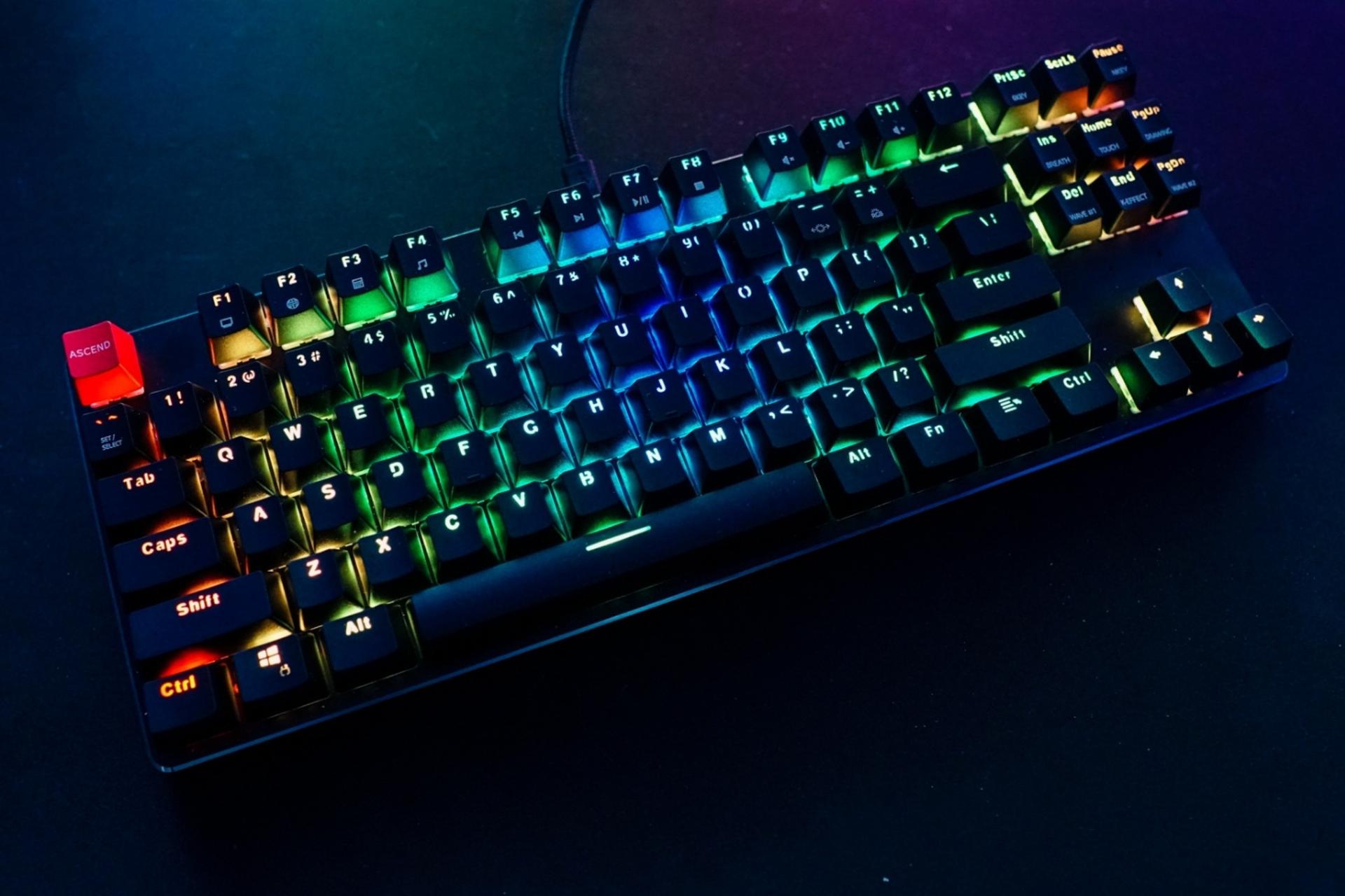 نور پس زمینه کیبورد گیمینگ گلوریوس GMMK Tenkeyless