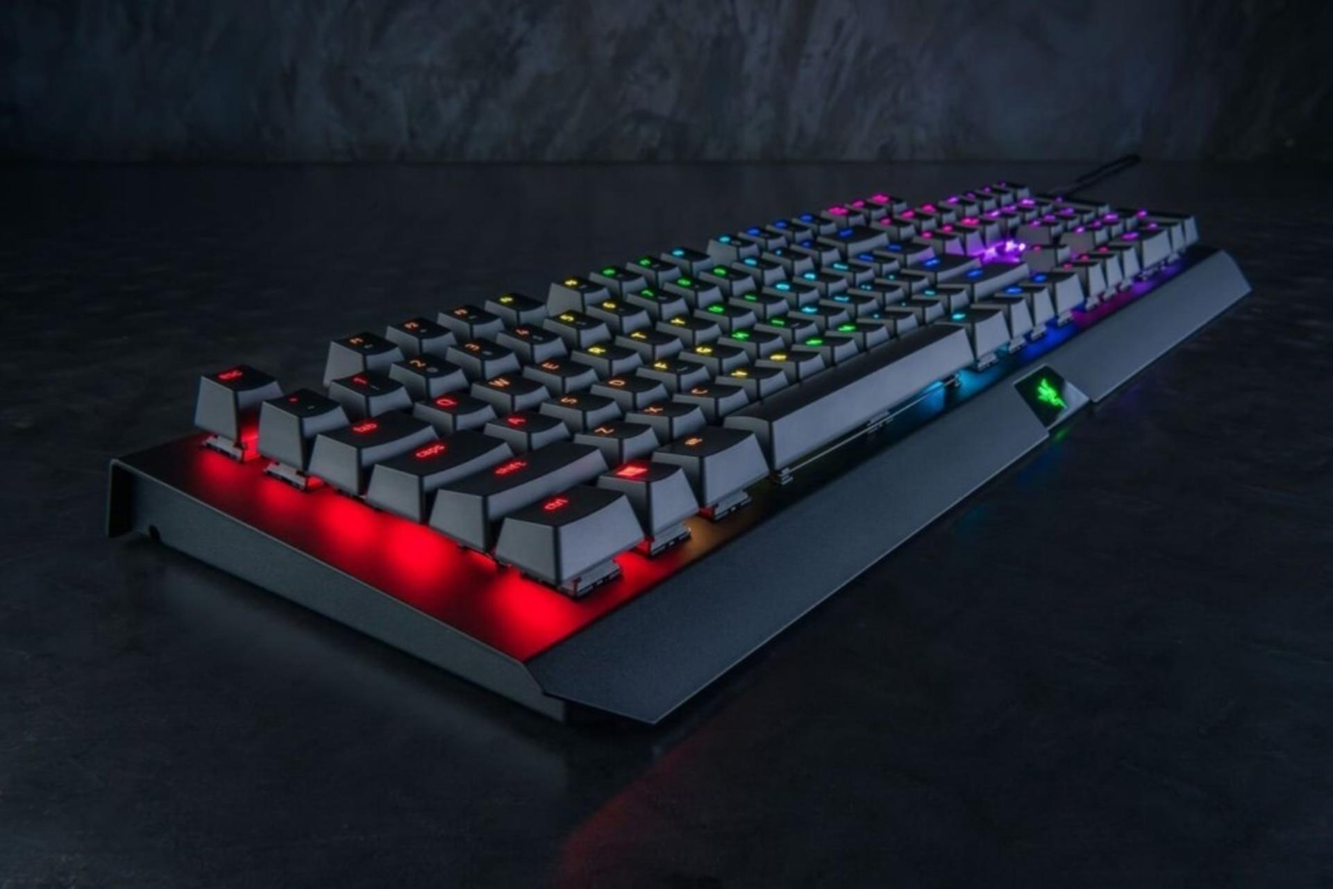 نمای سمت چپ کیبورد ریزر BlackWidow X Chroma