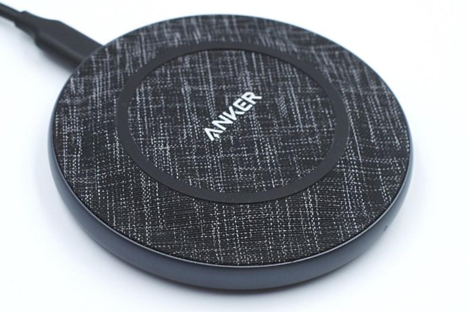 نمای روبرو شارژر انکر PowerWave II Pad B2519