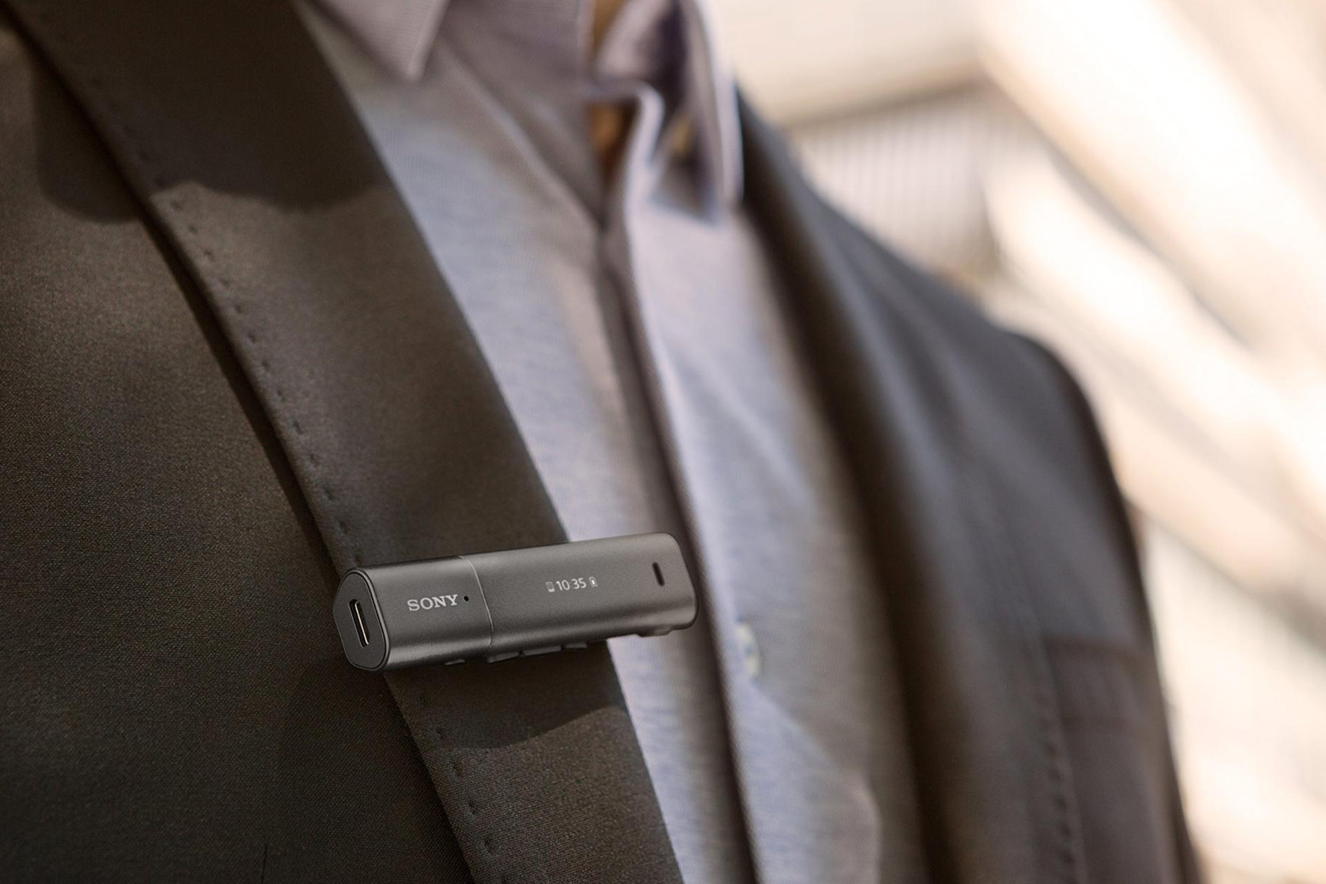 گیره هدفون سونی Sony SBH54 روی لباس