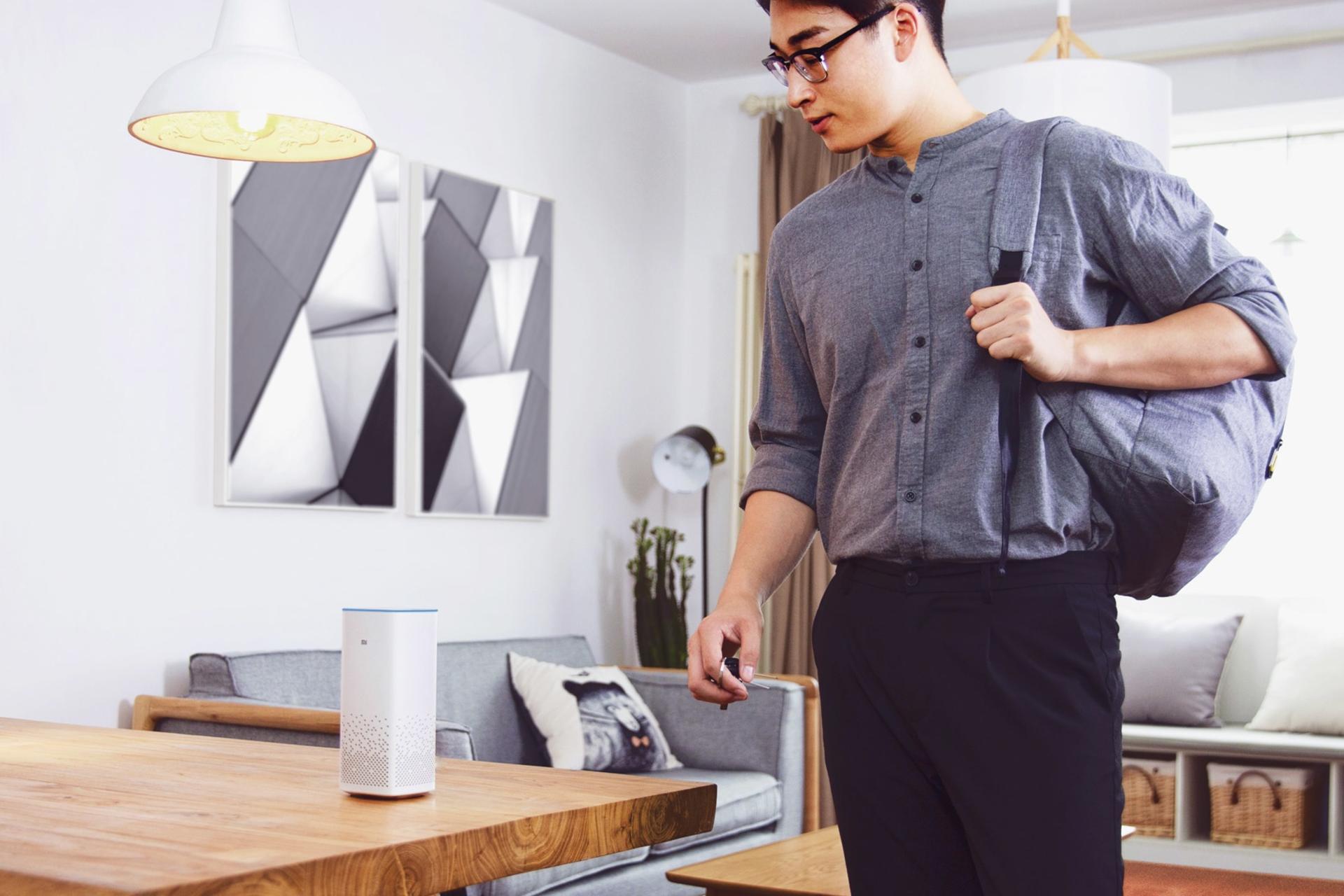 اسپیکر شیائومی Xiaomi Mi AI Speaker روی میز