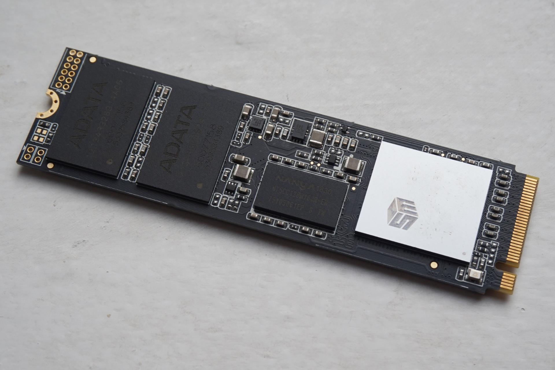 نمای بالا SSD ای دیتا ADATA XPG SX8200 Pro NVMe M.2