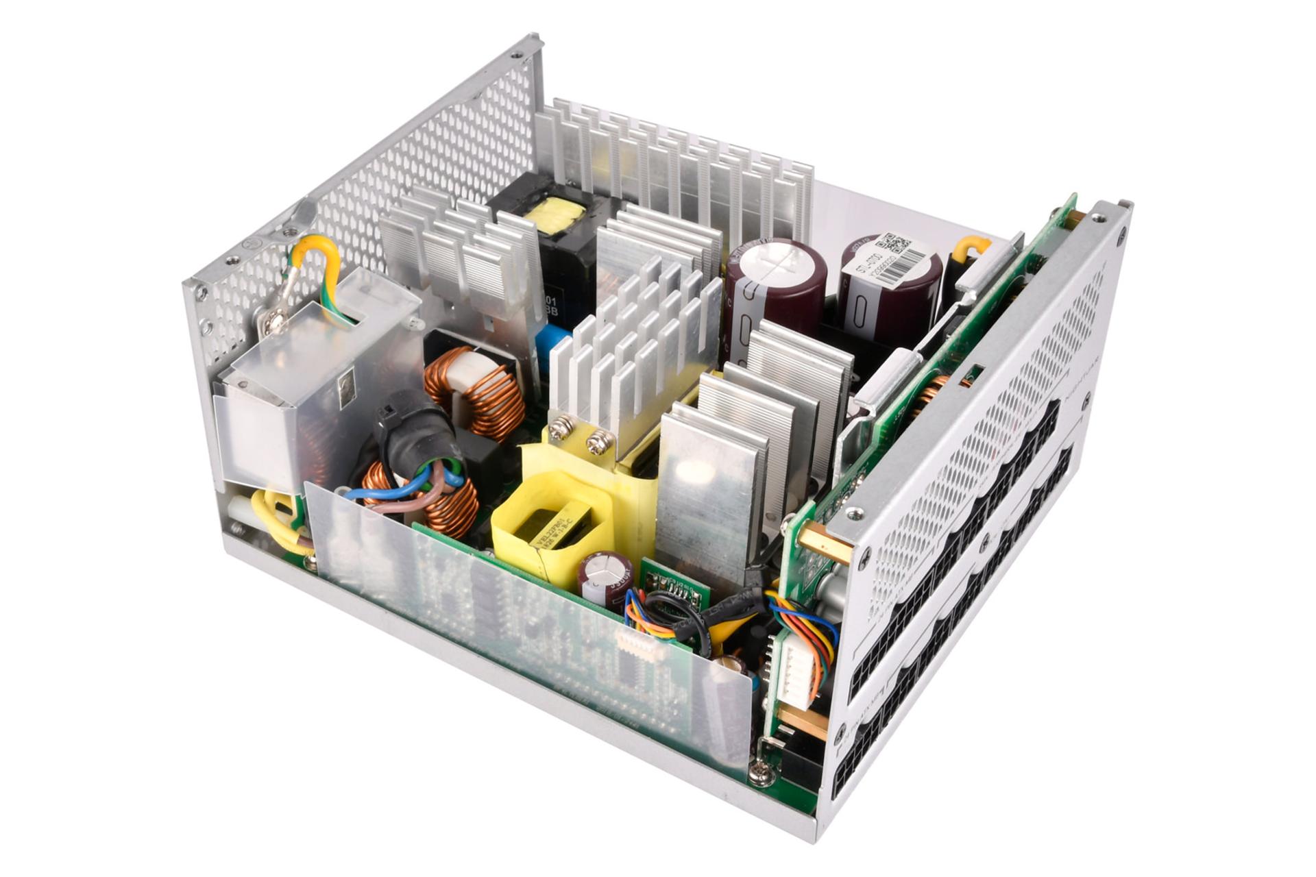 نمای بریده پاور کامپیوتر سیلور استون NJ700 با توان 700 وات